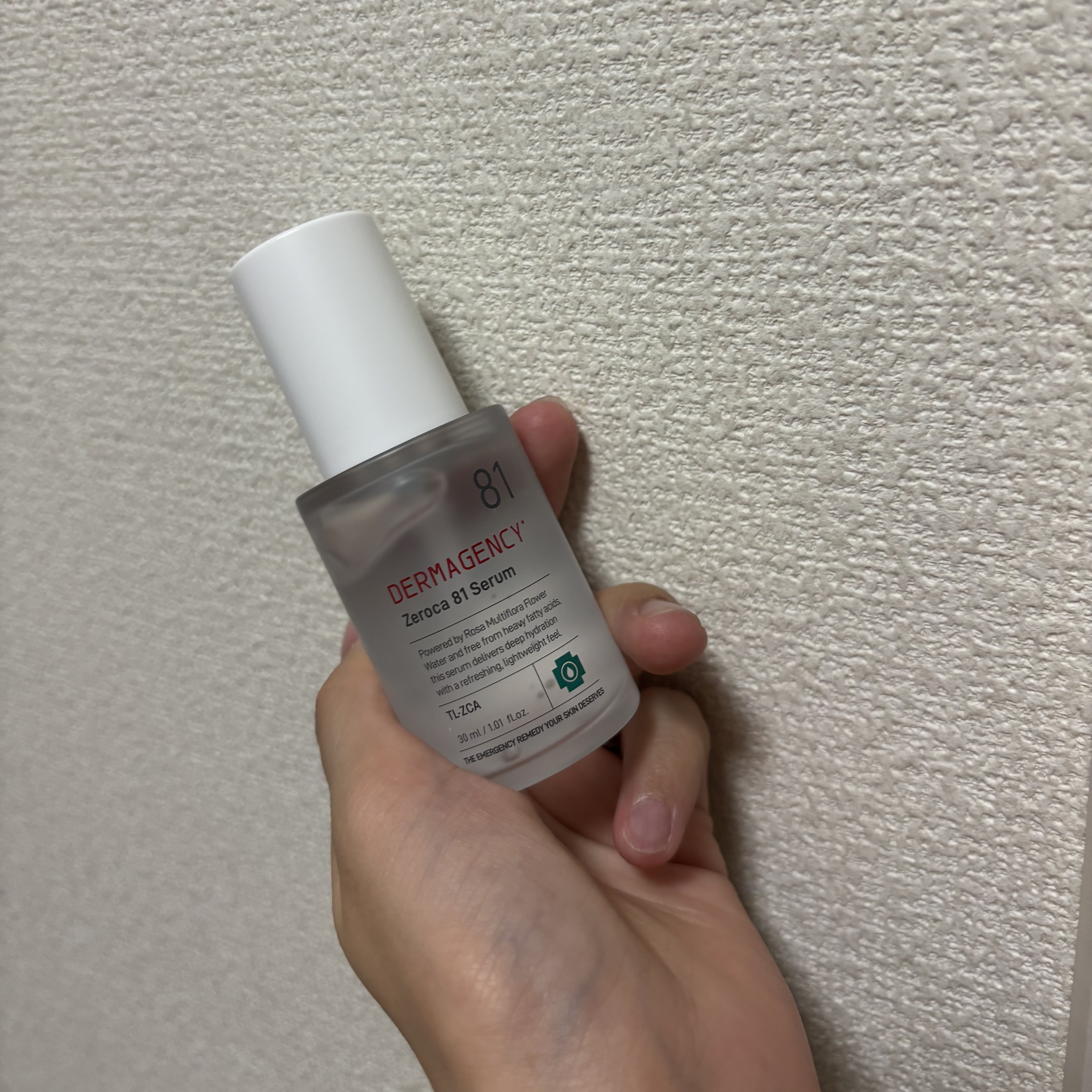 DERMAGENCY様のダーマジェンシー ゼロカ81 セラムをご紹介✨️

こちらの商品は韓国で発売早々話題✨️
新商品なのにメガ割で30%お得に買えちゃいます🌹

テクスチャーは固めのジェル。ですが伸ばすと水のようにスーーっと伸びてくれ