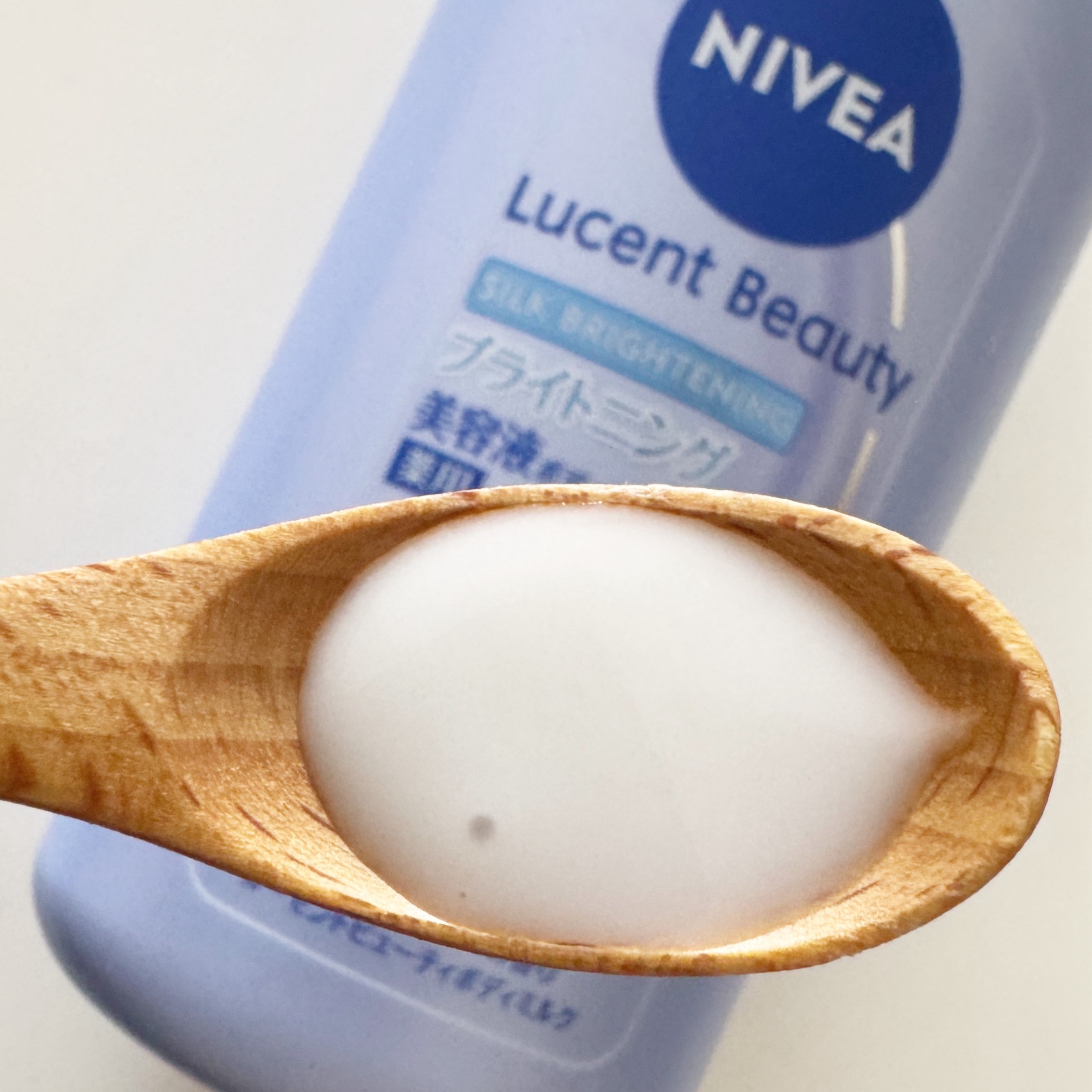 【医薬部外品】ニベア ルーセントビューティ シルクブライトニング ブライトニング美容液ボディミルク/ニベア/ボディミルクを使ったクチコミ（2枚目）