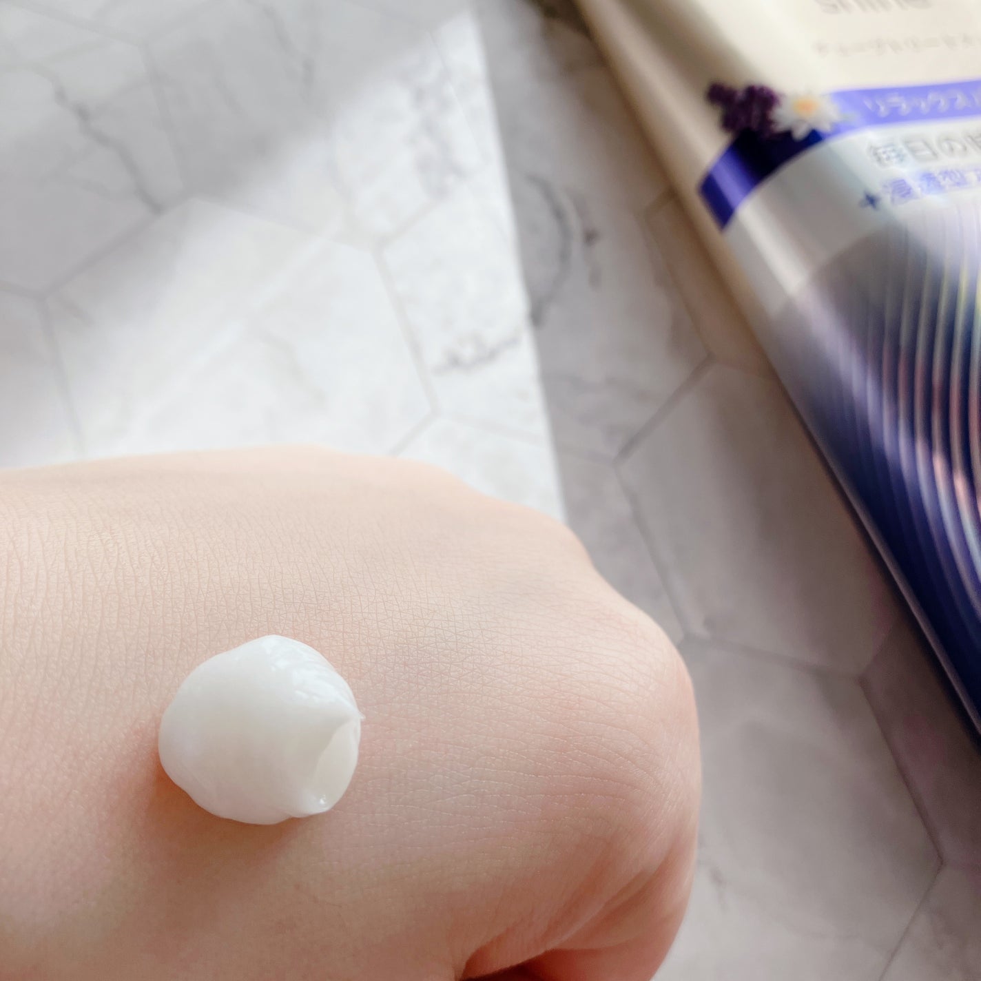 ラックス スーパーリッチシャイン  リラックスナイトケア まとまりチューブトリートメント/LUX/洗い流すヘアトリートメントを使ったクチコミ(3枚目)