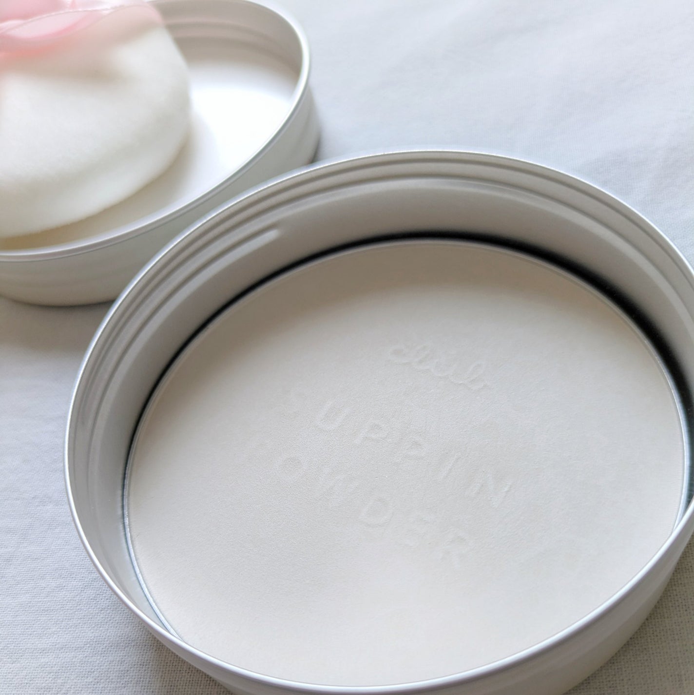 すっぴんパウダー ホワイトニング フレンチリネンの香り/クラブ/プレストパウダーを使ったクチコミ(4枚目)