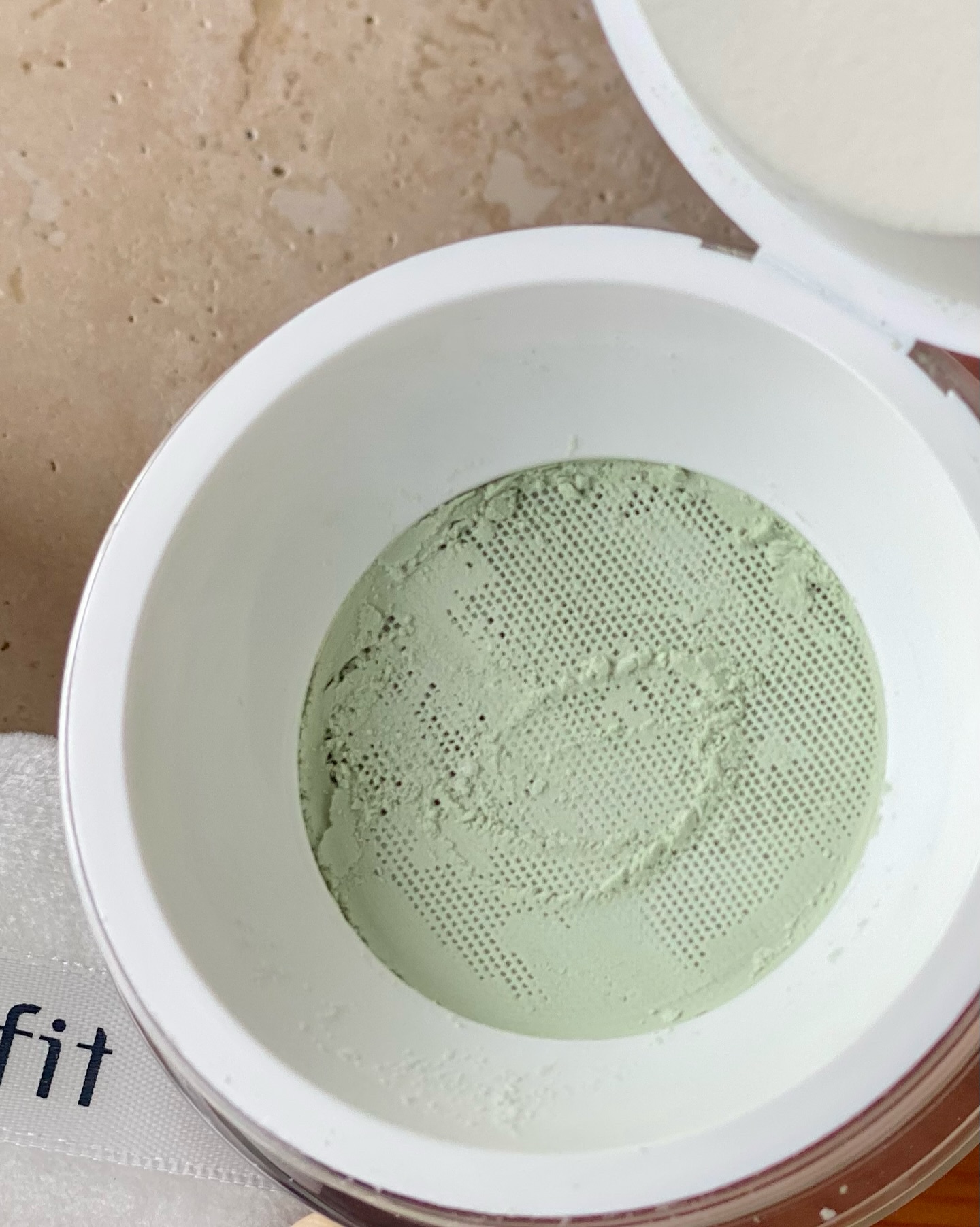 トランスルーセントセットフィニッシングパウダー/TFIT/ルースパウダーを使ったクチコミ（3枚目）