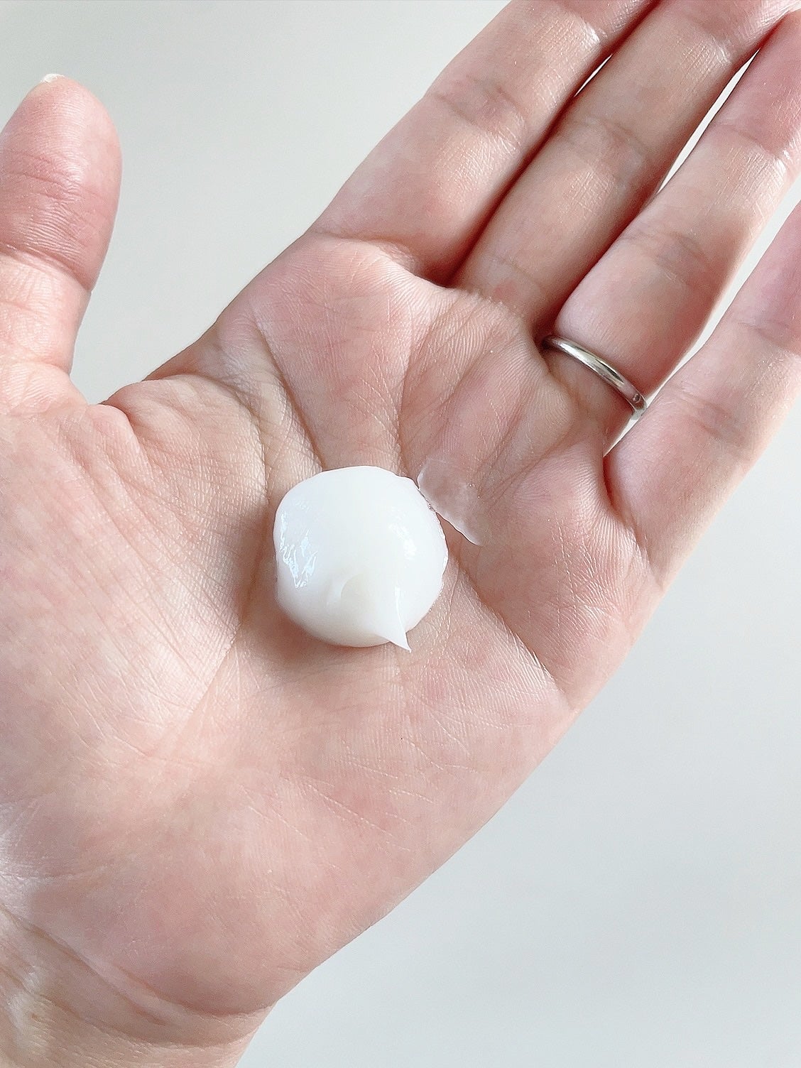 ラックス スーパーリッチシャイン リラックスナイトケア まとまりチューブトリートメント/LUX/洗い流すヘアトリートメントを使ったクチコミ(4枚目)