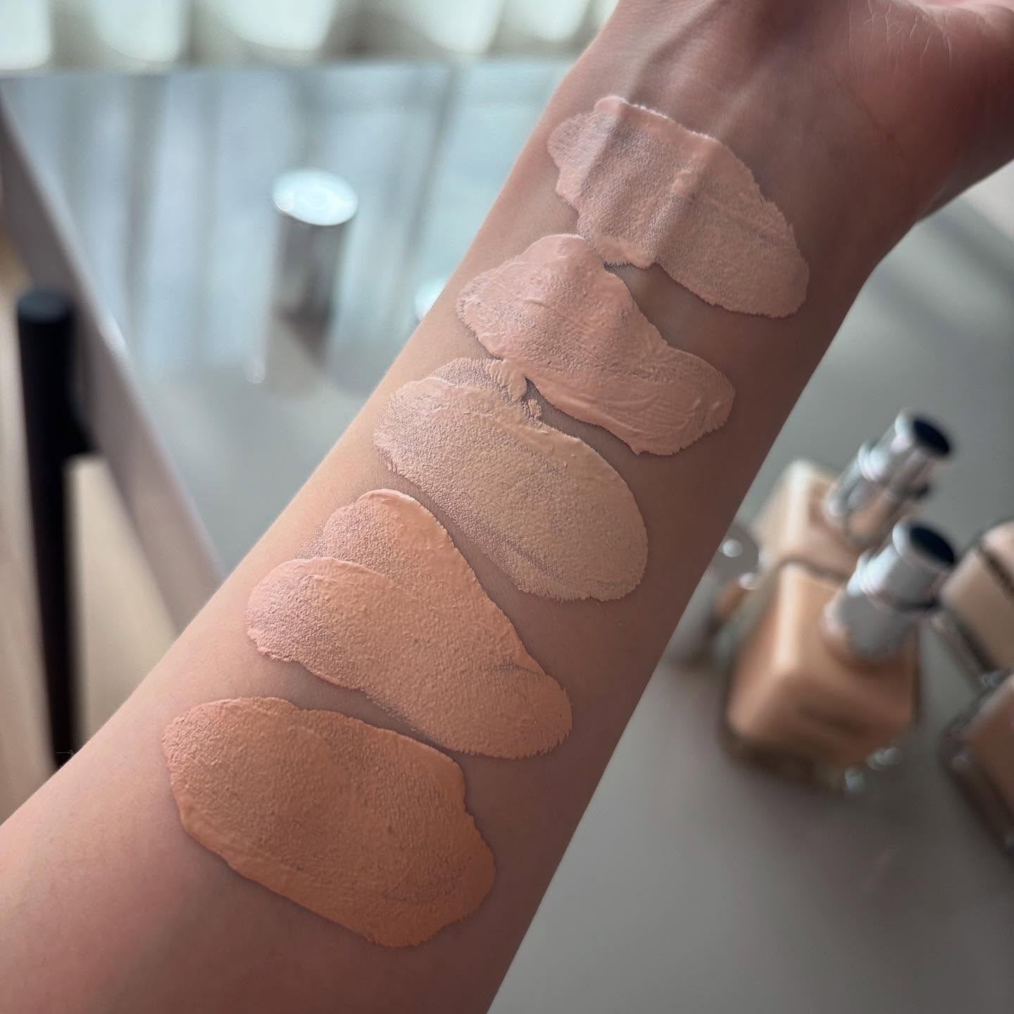 スキンレイヤーフィットファンデーション/ABOUT TONE/リキッドファンデーションを使ったクチコミ（2枚目）