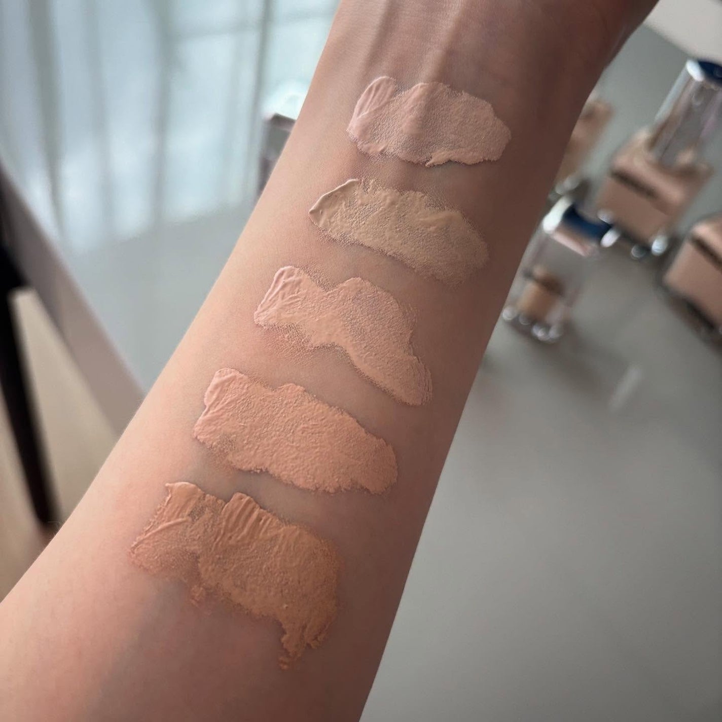 スキンレイヤーフィットファンデーション/ABOUT TONE/リキッドファンデーションを使ったクチコミ(4枚目)