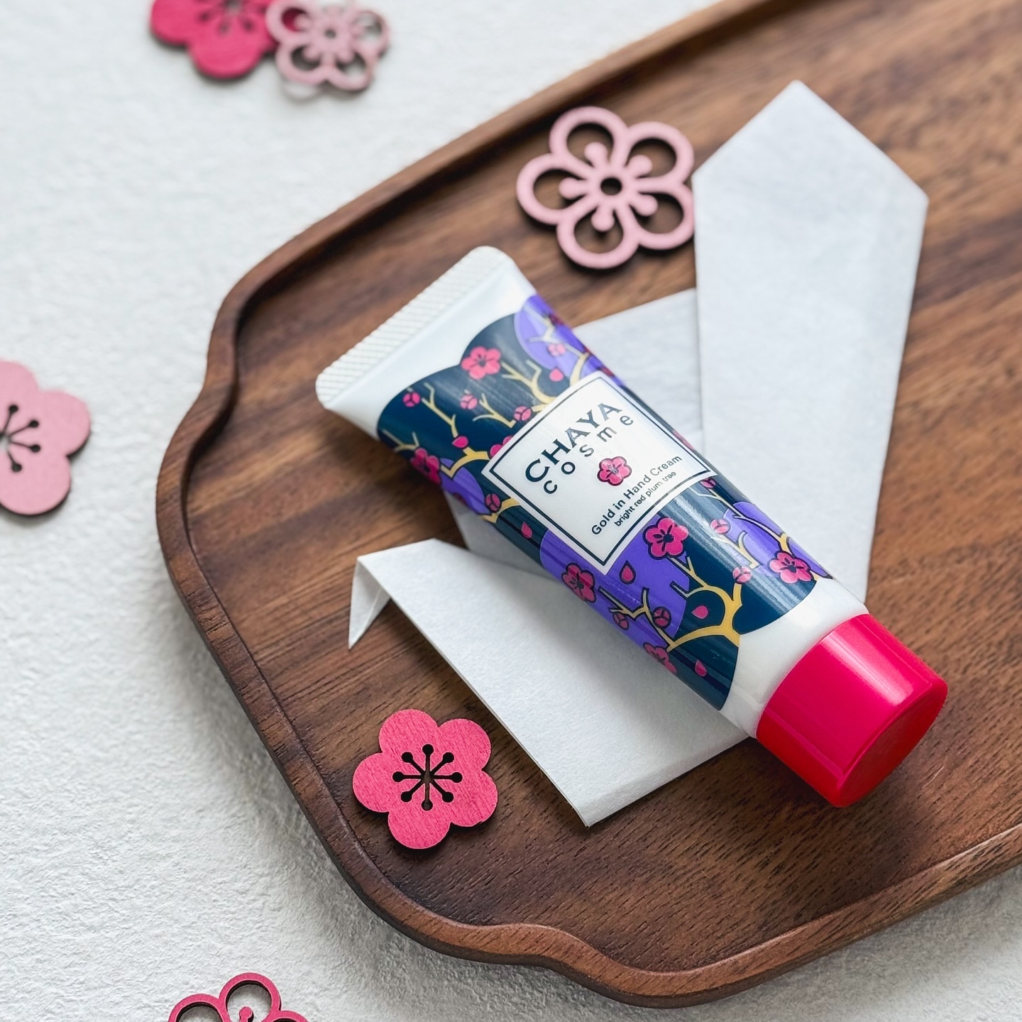 CHAYA cosme ゴールドインハンドクリーム紅い梅の香り/CHAYA cosme/ハンドクリームを使ったクチコミ（1枚目）