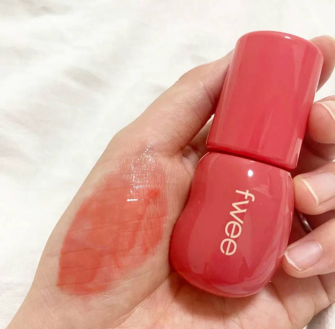 フィー 3Dボリューミンググロス B02 ソルベ 70%/fwee/リップグロスを使ったクチコミ（3枚目）