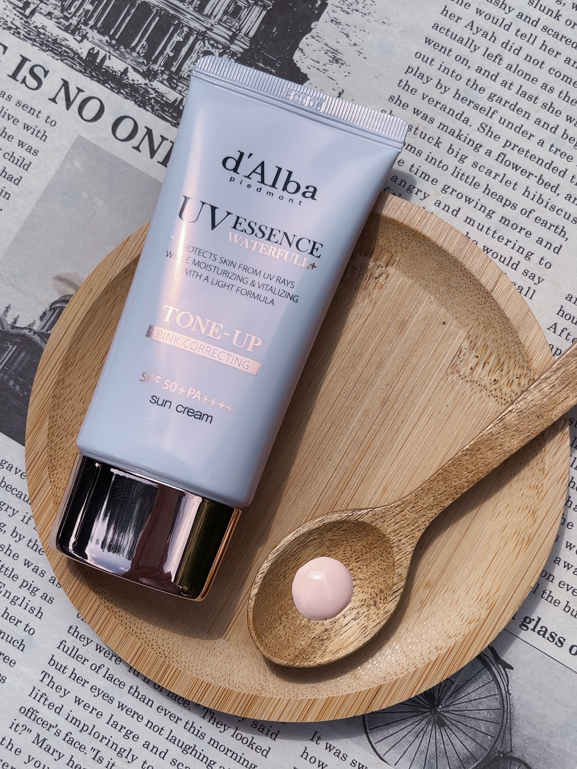 🌸d‘Alba 🌸

トーンアップサンクリーム
SPF50＋ PA＋＋＋＋


どんな肌にも馴染む、ほんのりピンク色の日焼け止めクリームです🍑
爽やかな柑橘系の香りがふんわり香り、日焼け止め特有のキシキシ感が一切ありません🥺

汗ば