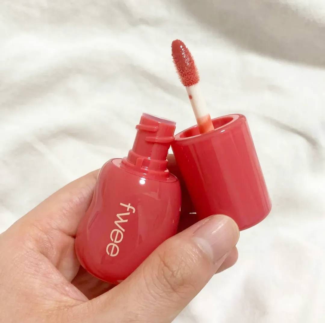 フィー 3Dボリューミンググロス B02 ソルベ 70%/fwee/リップグロスを使ったクチコミ（2枚目）