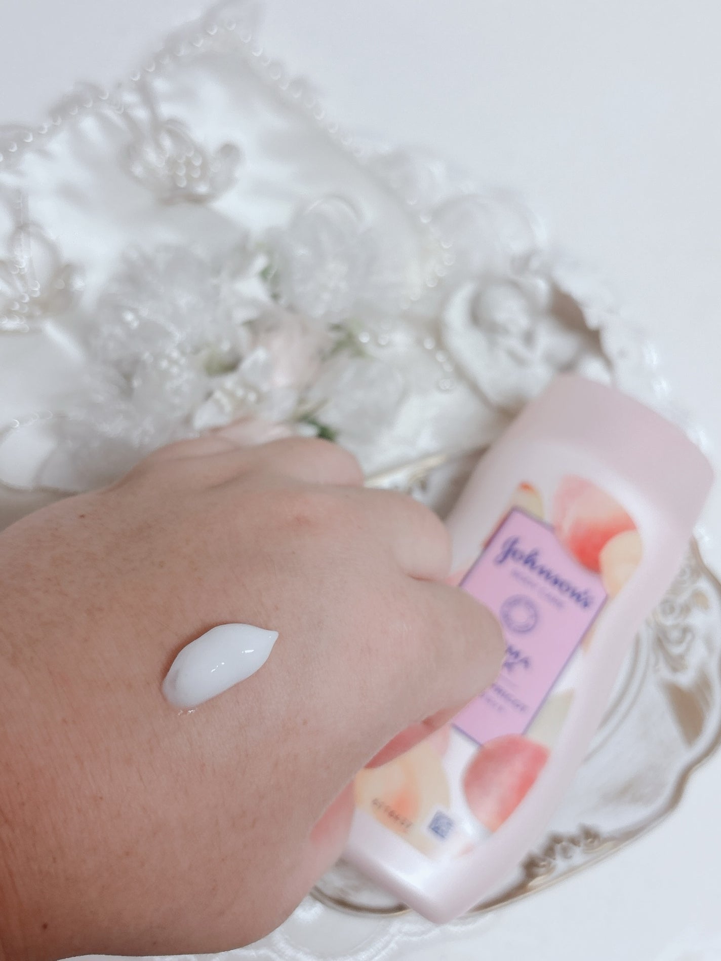 ラスティングモイスチャーアロマミルク ピーチとアプリコットの香り/ジョンソンボディケア/ボディミルクを使ったクチコミ(2枚目)