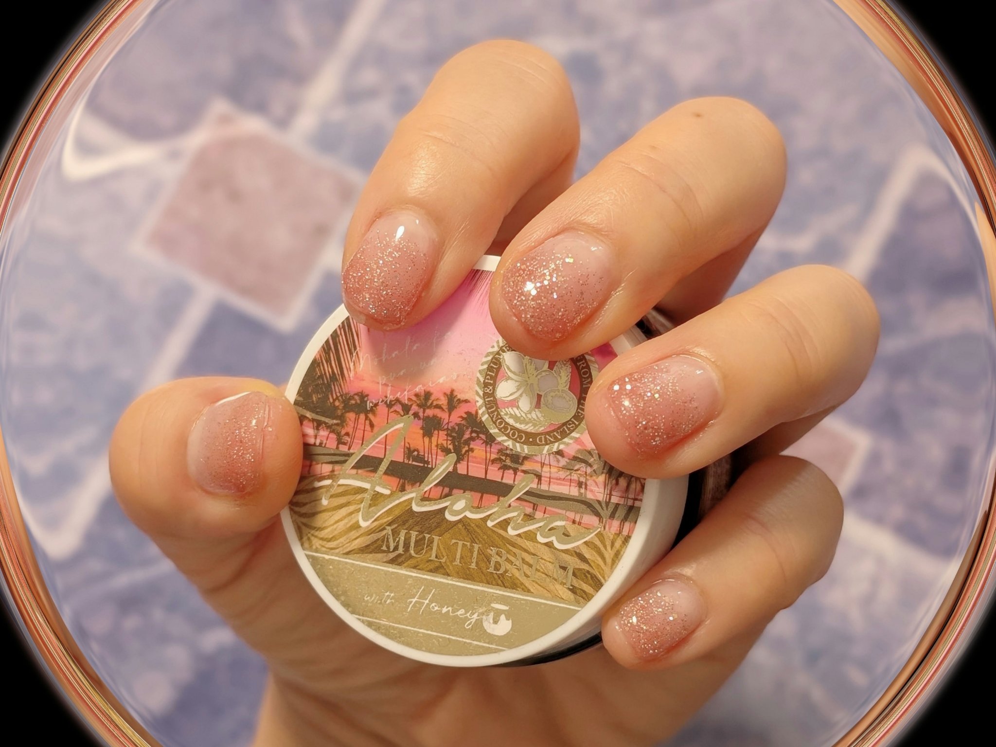 爪短くしたばかりでしたが(笑)
久々に
ネイルサロンでの
ジェルネイル💅🏻✨️

昔みたいにがっつり派手ネイルじゃなく、
ラメグラデーションにしたけど
シンプルで良きでした💮💯

光に当たると
シルバーラメが
キラッと光るので
テン