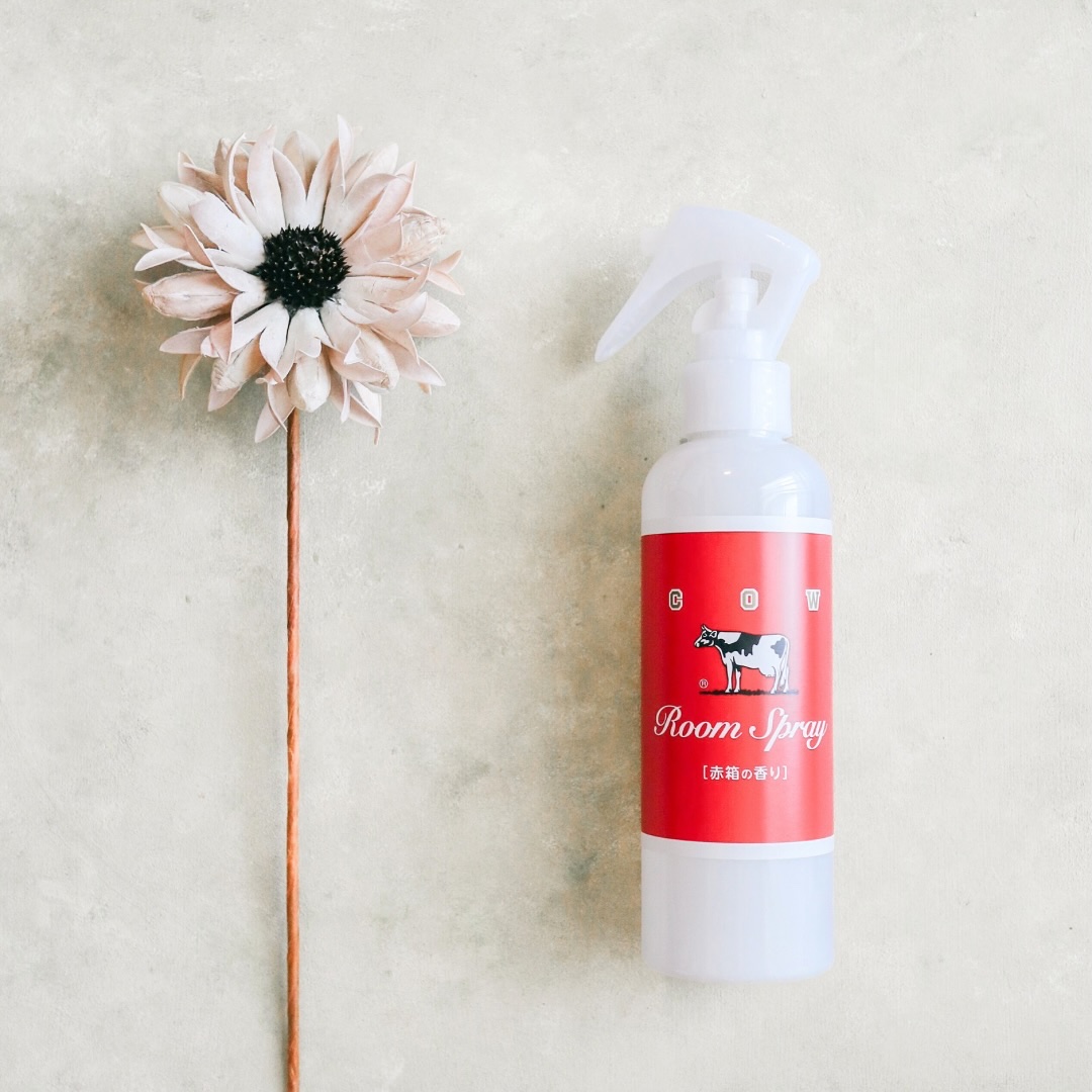 ルームスプレー 赤箱の香り/カウブランド/ファブリックミストを使ったクチコミ（2枚目）