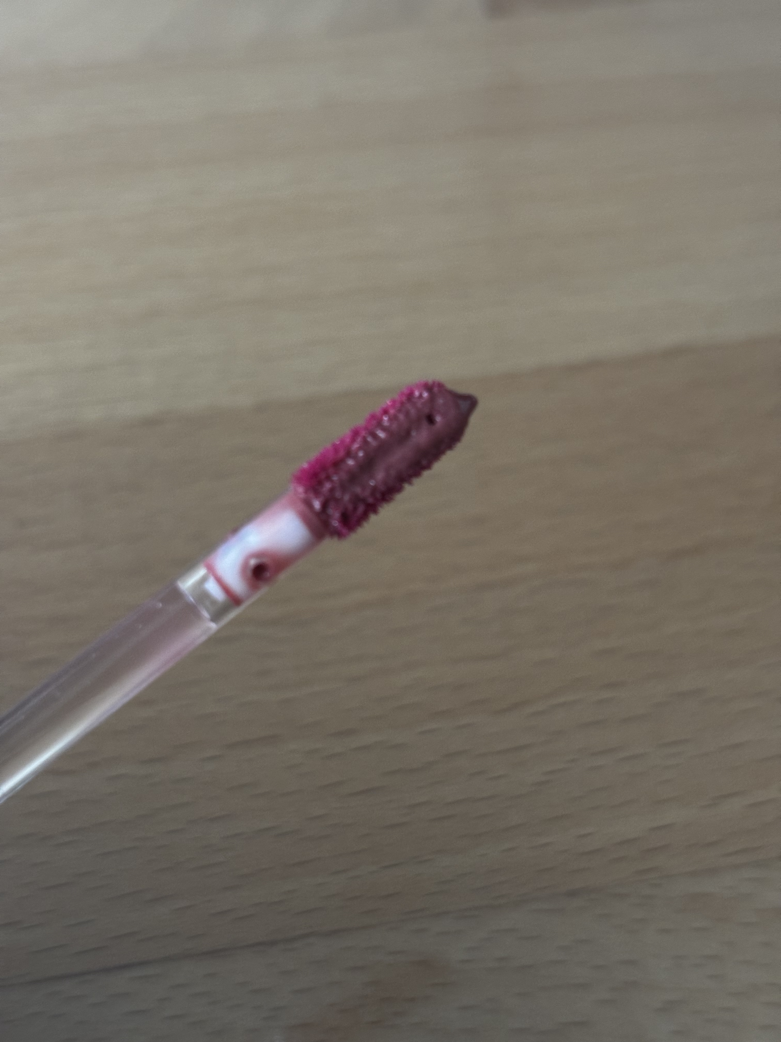 アップトゥーミー　ハグマイリップ　カラーロックプランパー 007 クイーンガール/up2me/リッププランパーを使ったクチコミ（3枚目）