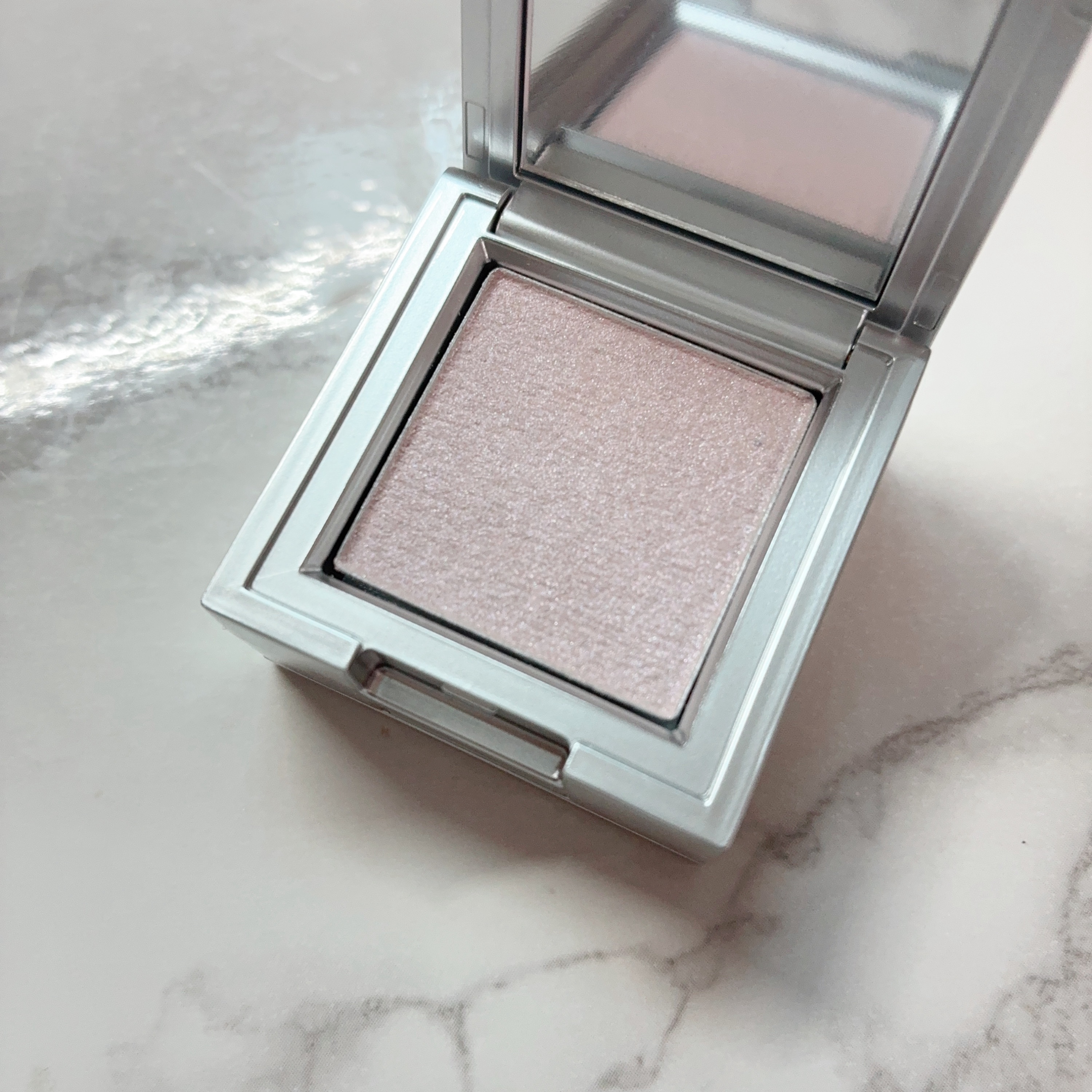 ストロビングフェイスキューブ/TWO SLASH FOUR/ハイライトを使ったクチコミ（2枚目）