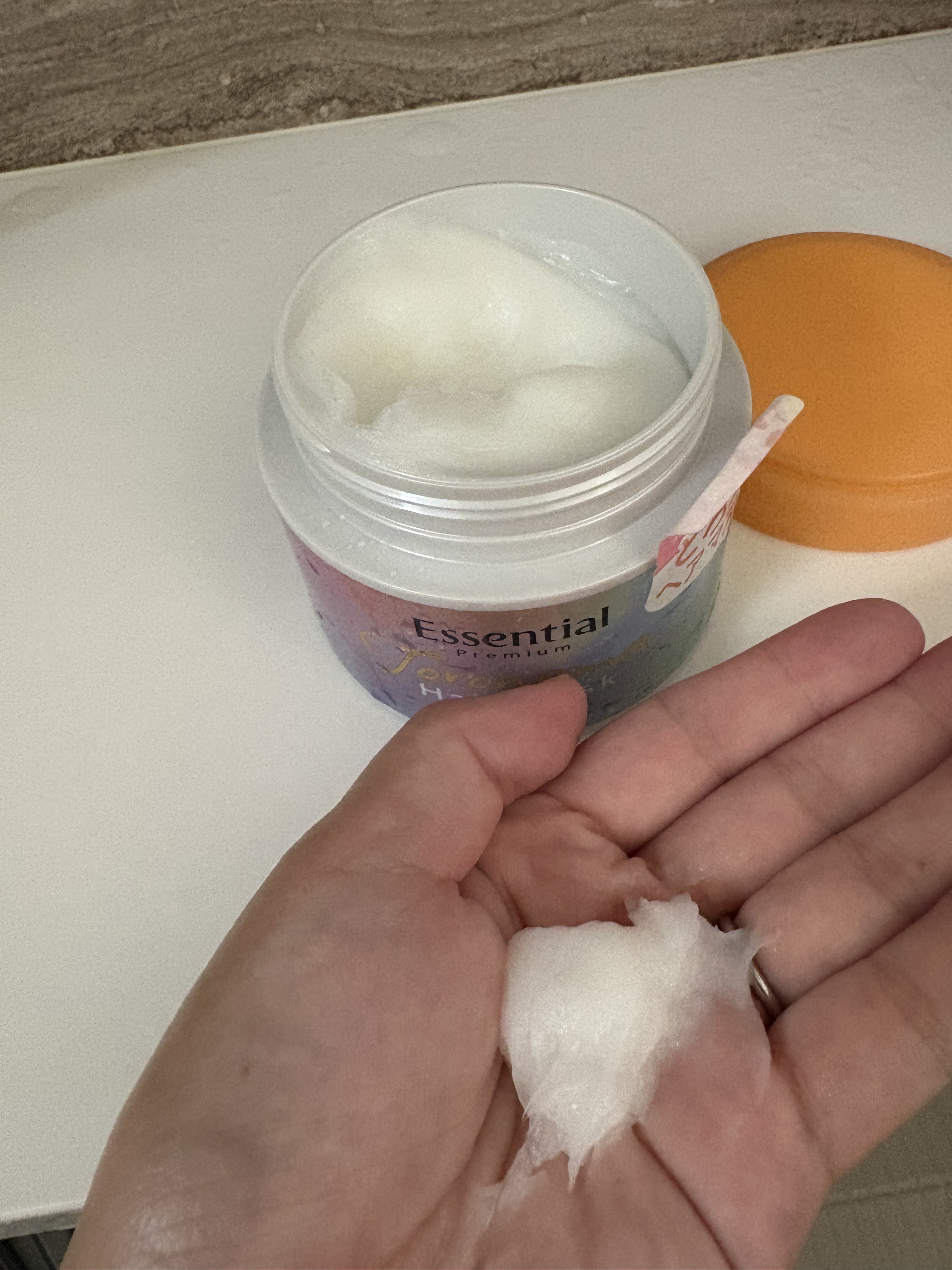 エッセンシャルプレミアム とろ生ヘアマスク/エッセンシャル/ヘアマスク・ヘアパックを使ったクチコミ（3枚目）