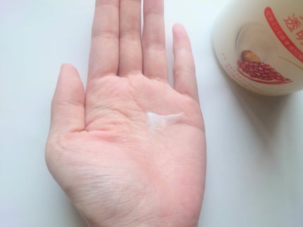 ダヴ ふわとろクリーミースクラブ ザクロ&シアバター/ダヴ/ボディスクラブを使ったクチコミ(4枚目)