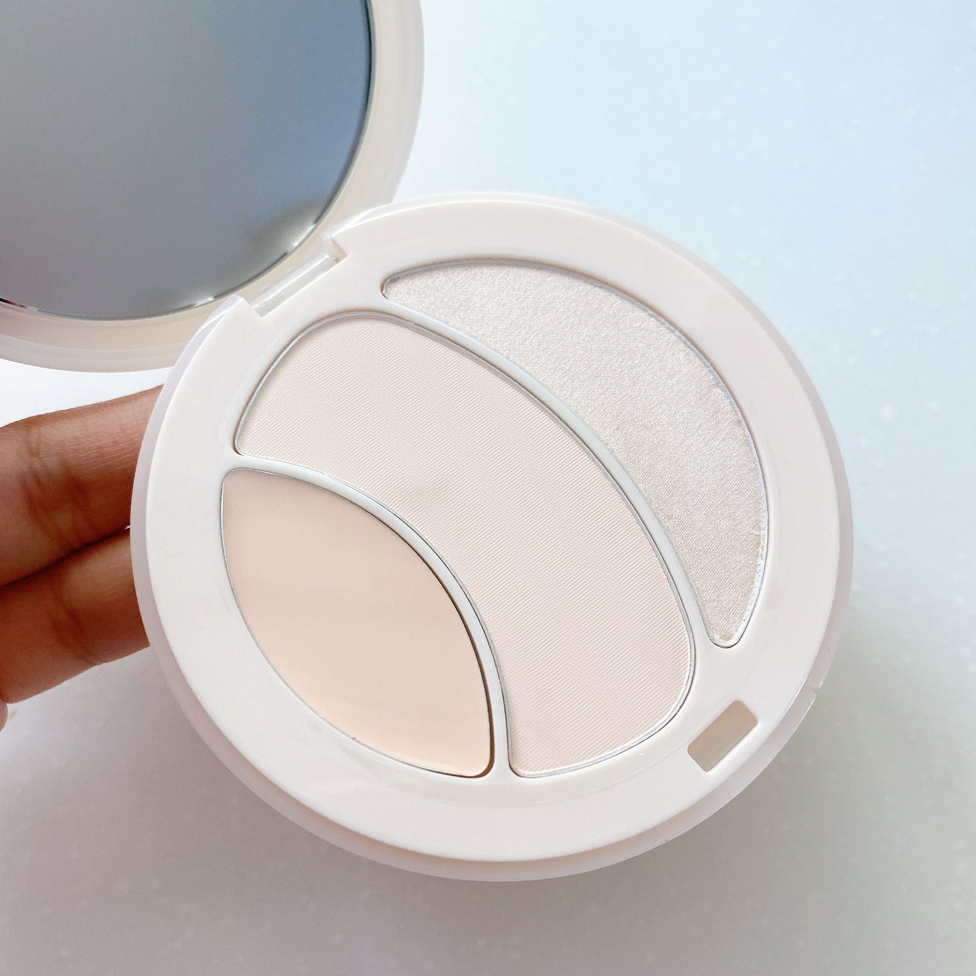 マルチファンクショナルハイライトパレット/INTO U/ハイライトを使ったクチコミ(1枚目)