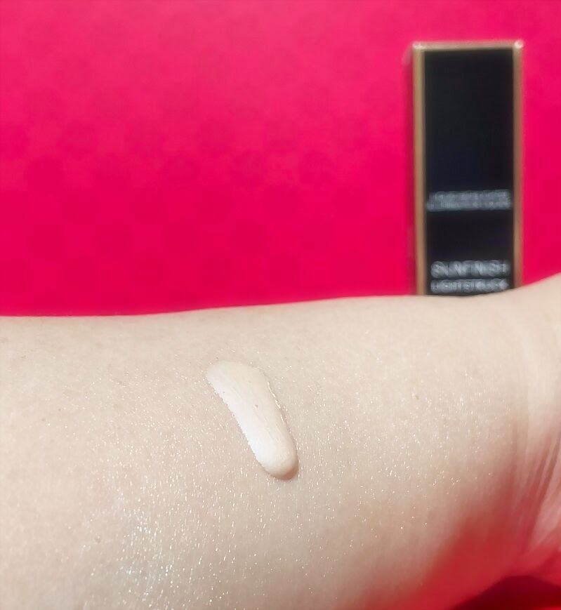 スキンフィニッシュ ライトストラック リキッド ハイライター/M・A・C/リキッドハイライトを使ったクチコミ(3枚目)
