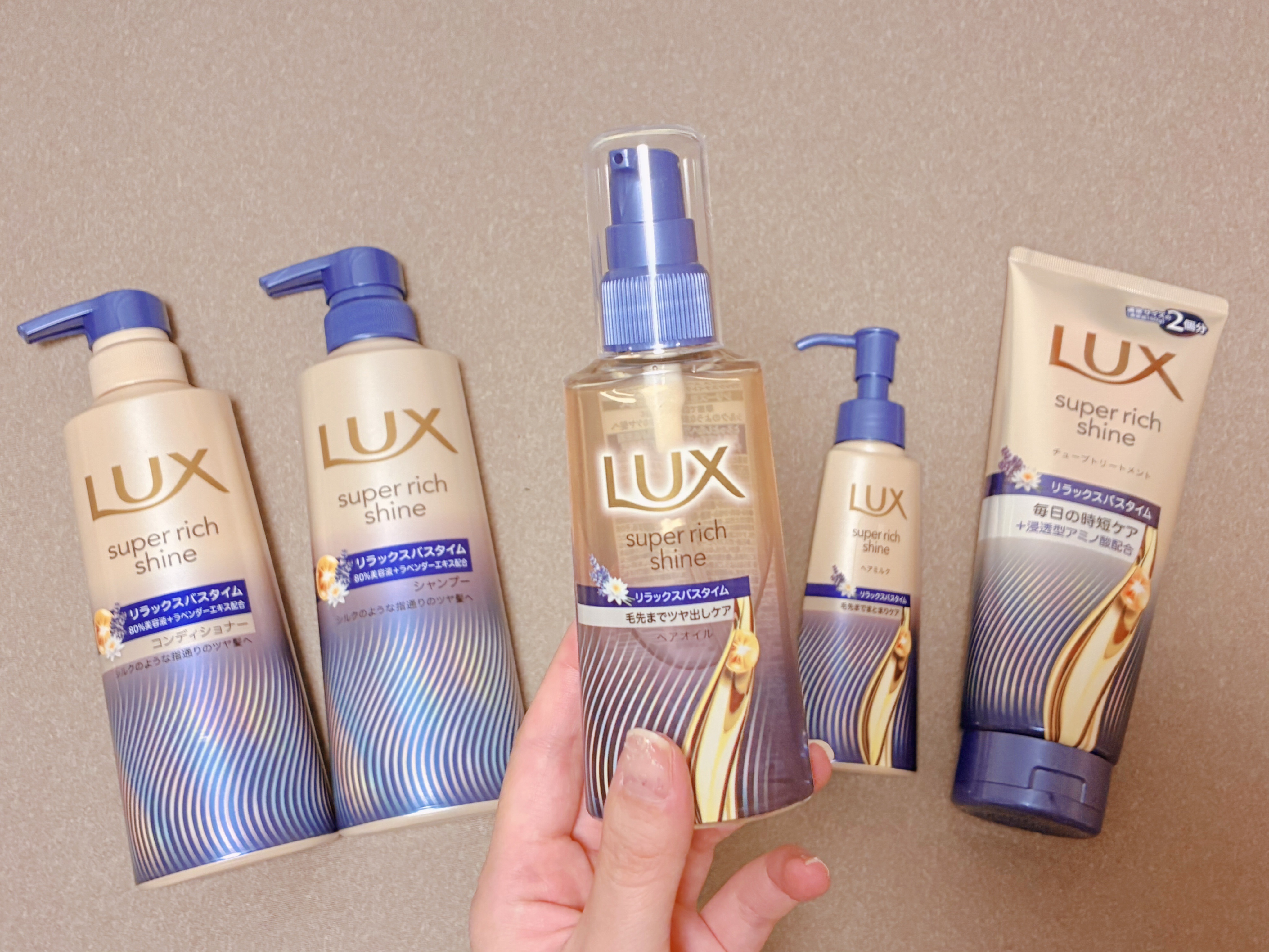 ラックス　スーパーリッチシャイン リラックスナイトケア　まとまりヘアオイル/LUX/ヘアオイルを使ったクチコミ（1枚目）