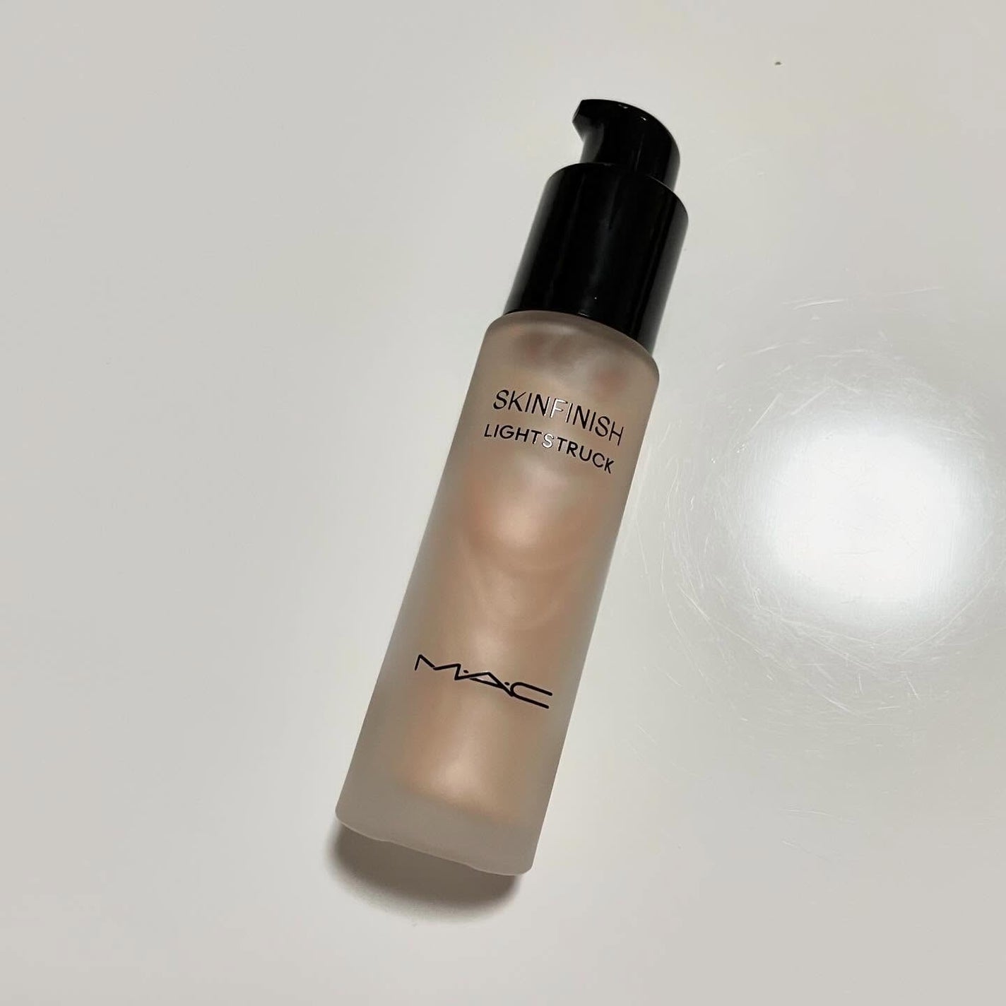 スキンフィニッシュ ライトストラック リキッド ハイライター/M・A・C/リキッドハイライトを使ったクチコミ(3枚目)