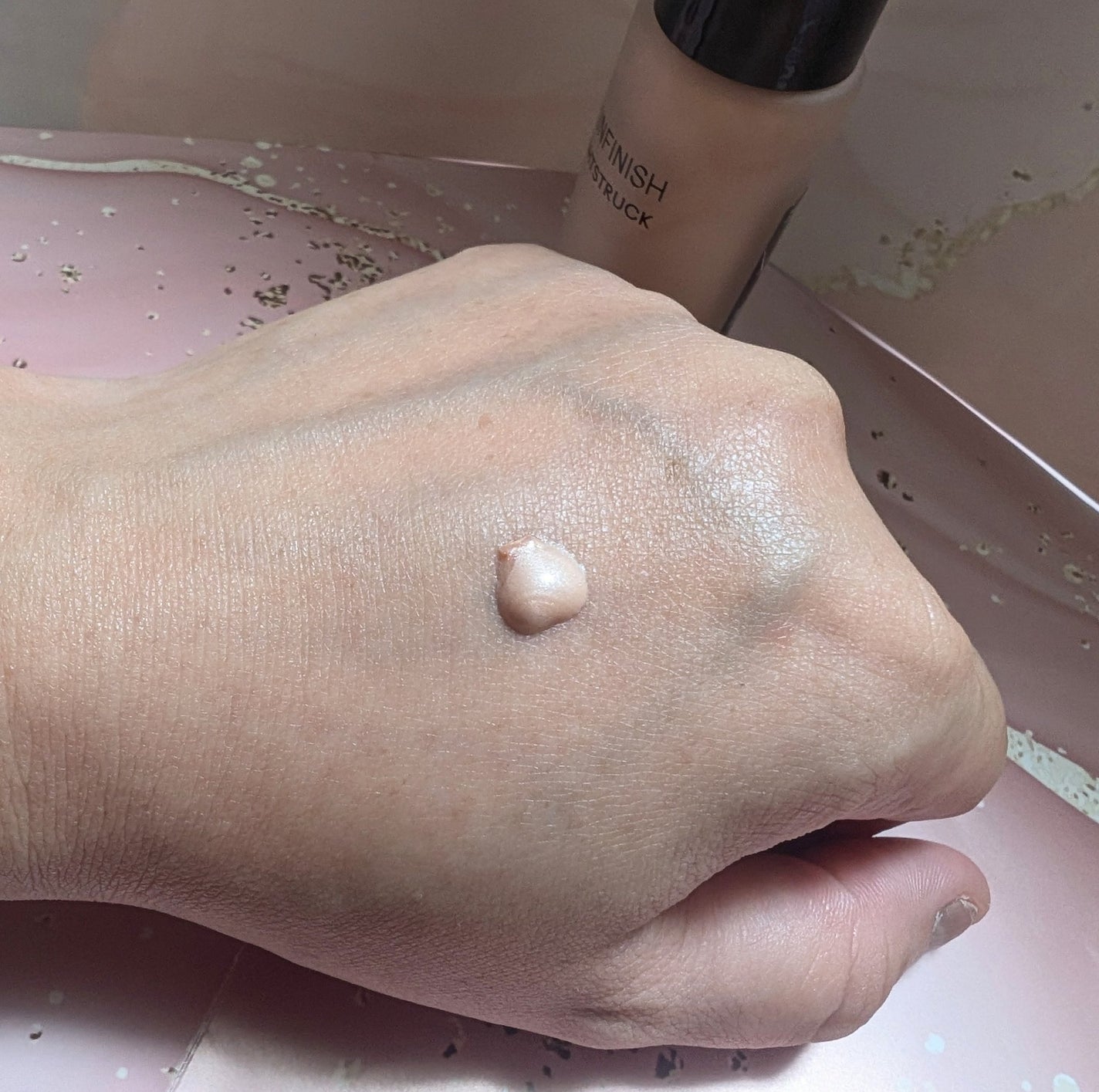 スキンフィニッシュ ライトストラック リキッド ハイライター/M・A・C/リキッドハイライトを使ったクチコミ(5枚目)