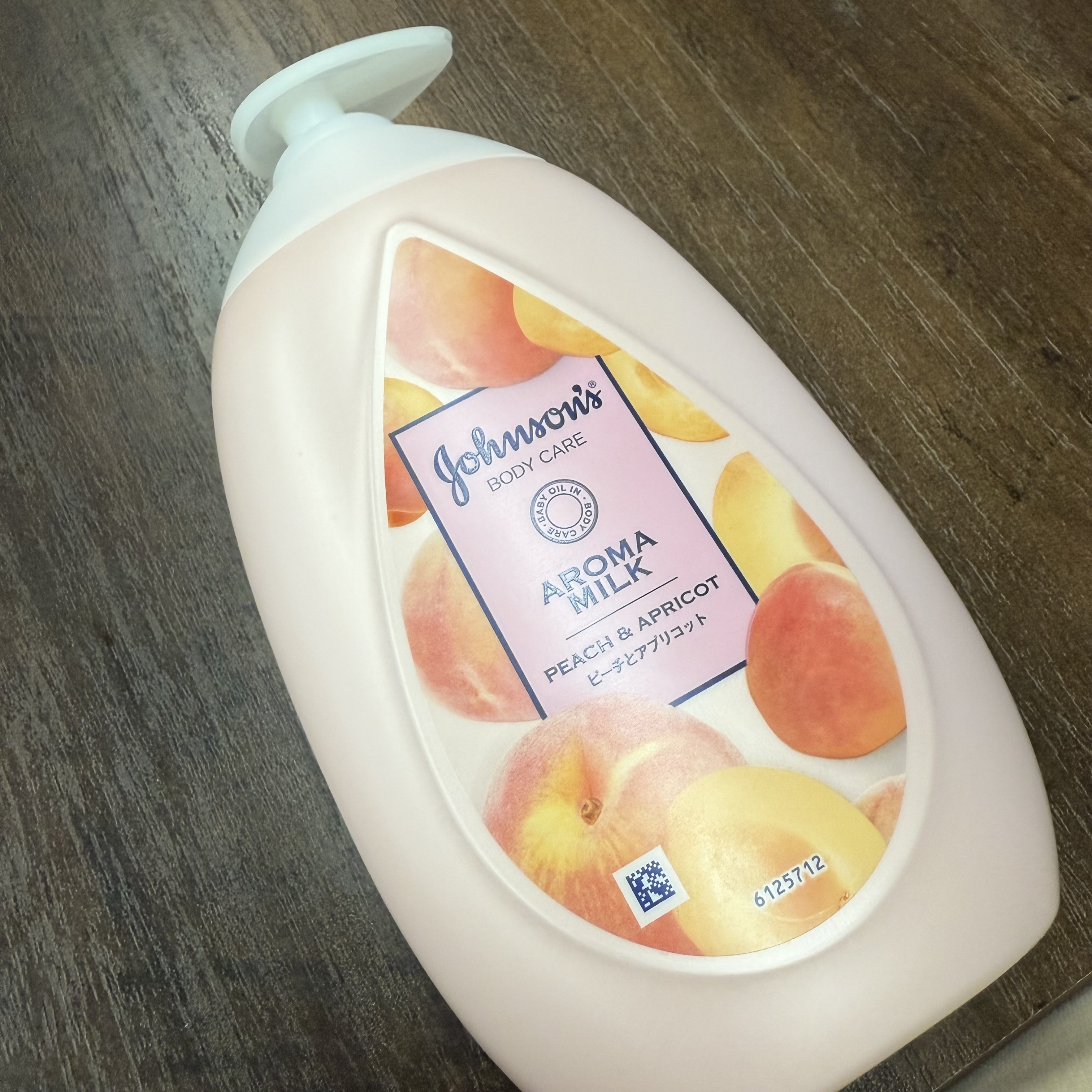 ラスティングモイスチャーアロマミルク  ピーチとアプリコットの香り/ジョンソンボディケア/ボディミルクを使ったクチコミ（1枚目）