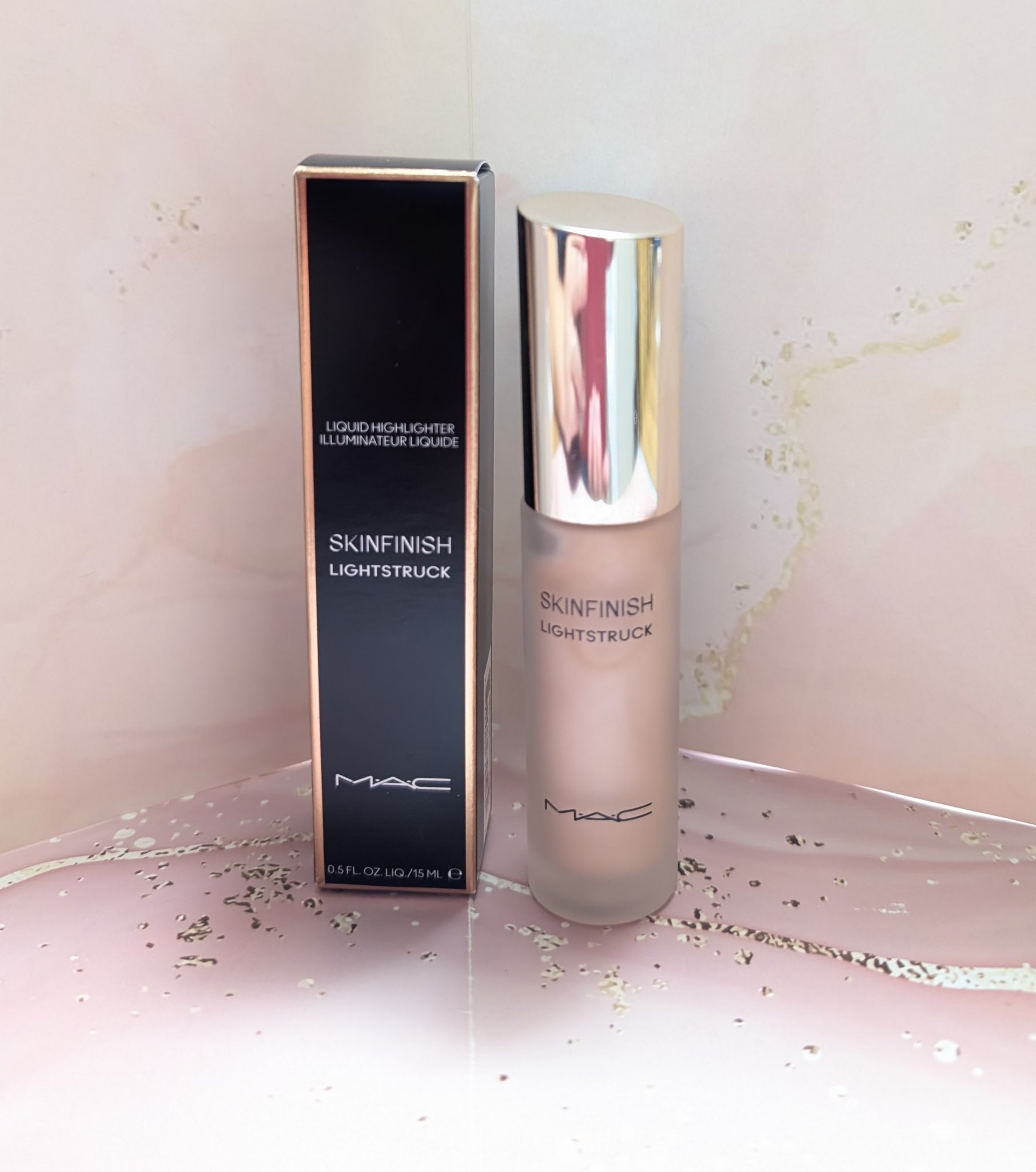 M・A・C スキンフィニッシュ ライトストラック リキッド ハイライターのクチコミ「#PR #maccosmeticsjapan

うるおうのにヨレにくい、超薄膜リキッドハイライ.....」（2枚目）