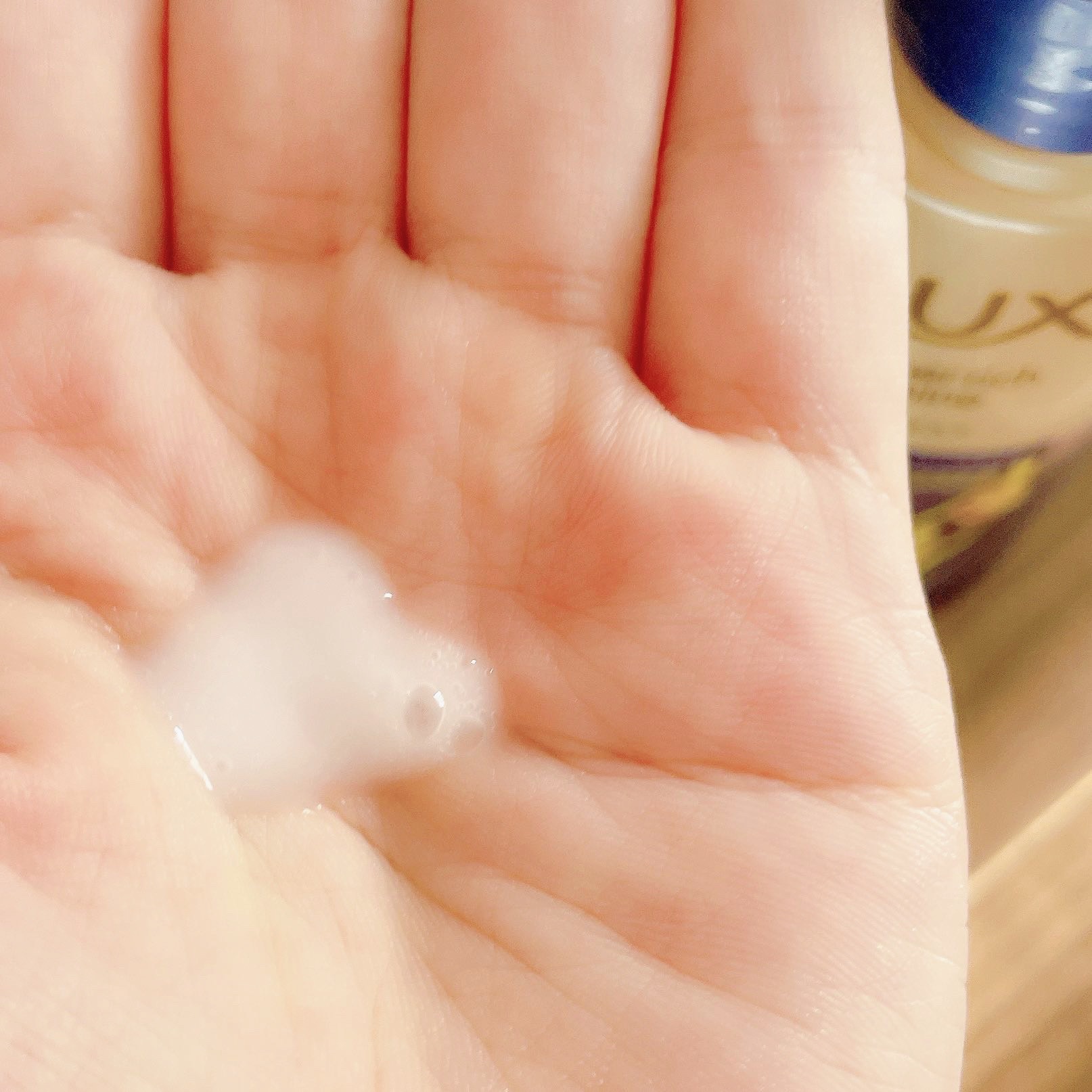 ラックス　スーパーリッチシャイン リラックスナイトケア　まとまりヘアミルク/LUX/ヘアミルクを使ったクチコミ（3枚目）