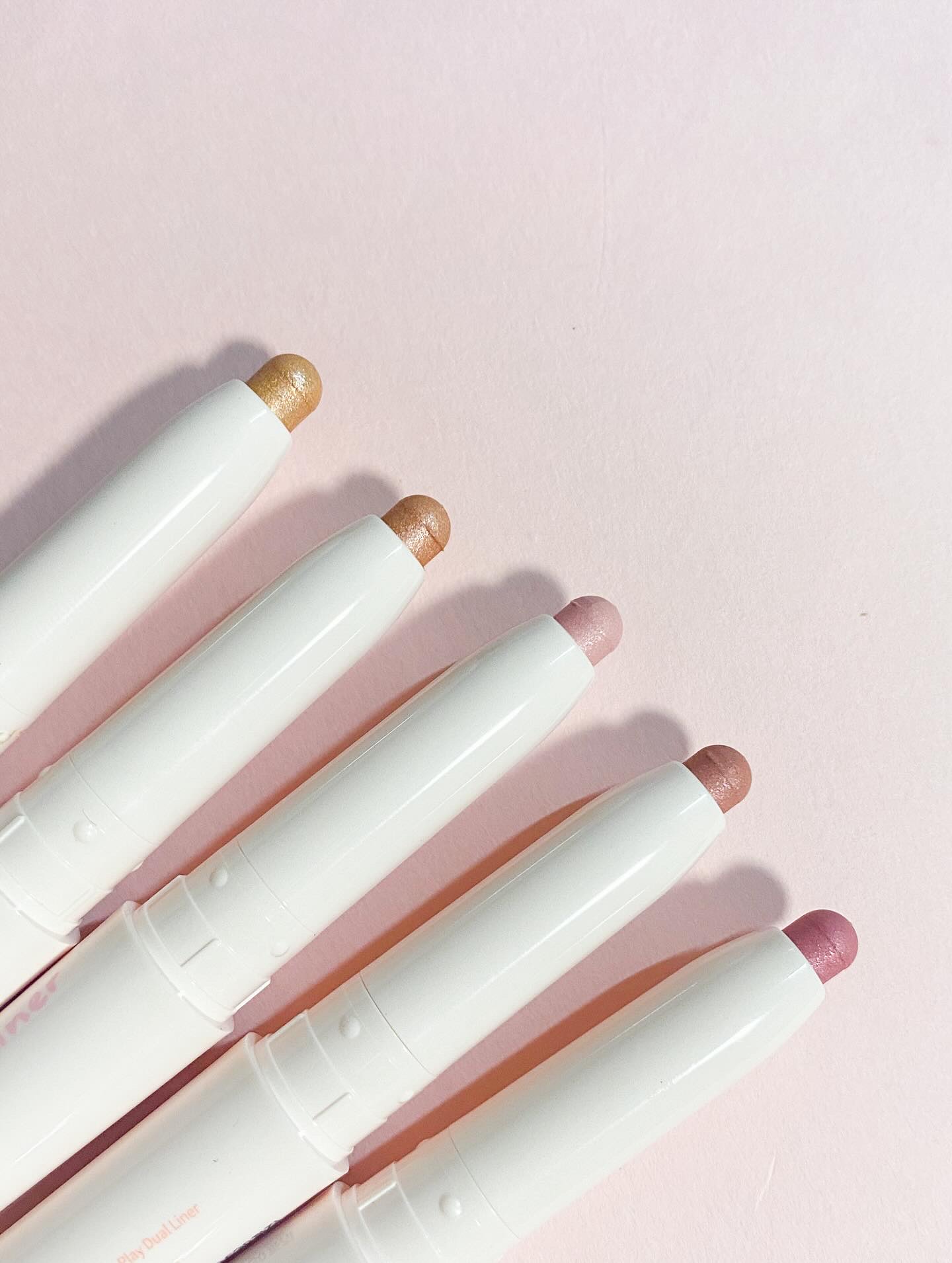 カラープレイデュアルライナー/2aN/スティックアイシャドウを使ったクチコミ（2枚目）