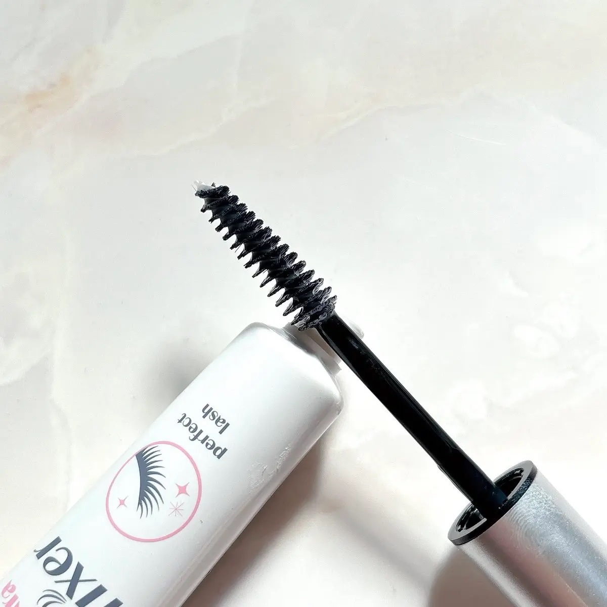 ETUDE マスカラフィクサー パーフェクトラッシュのクチコミ「エチュードのマスカラフィクサー、普段のマスカラ塗る前にマスカラ下地として使ったらボリュームも出.....」（2枚目）