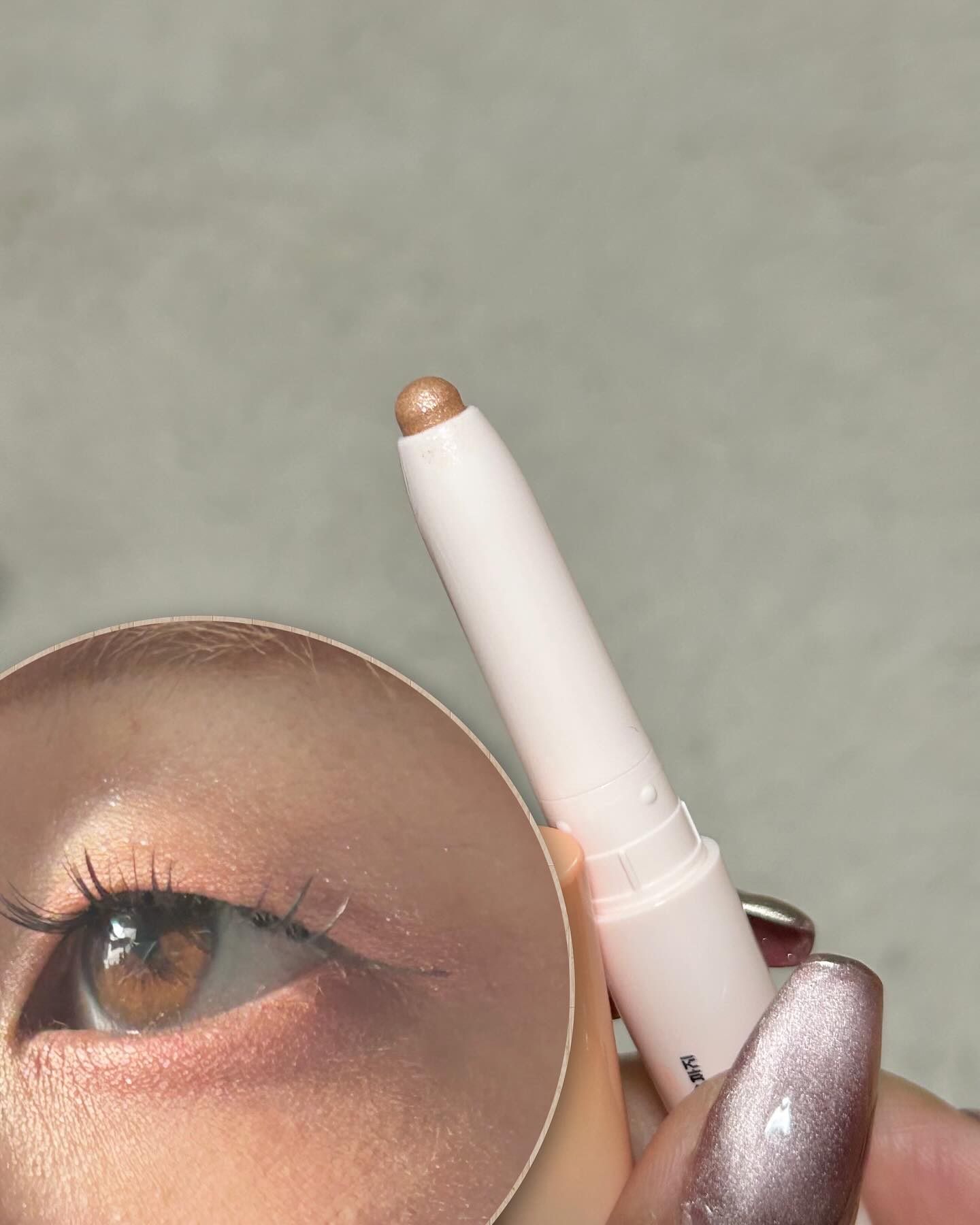 カラープレイデュアルライナー/2aN/スティックアイシャドウを使ったクチコミ（3枚目）