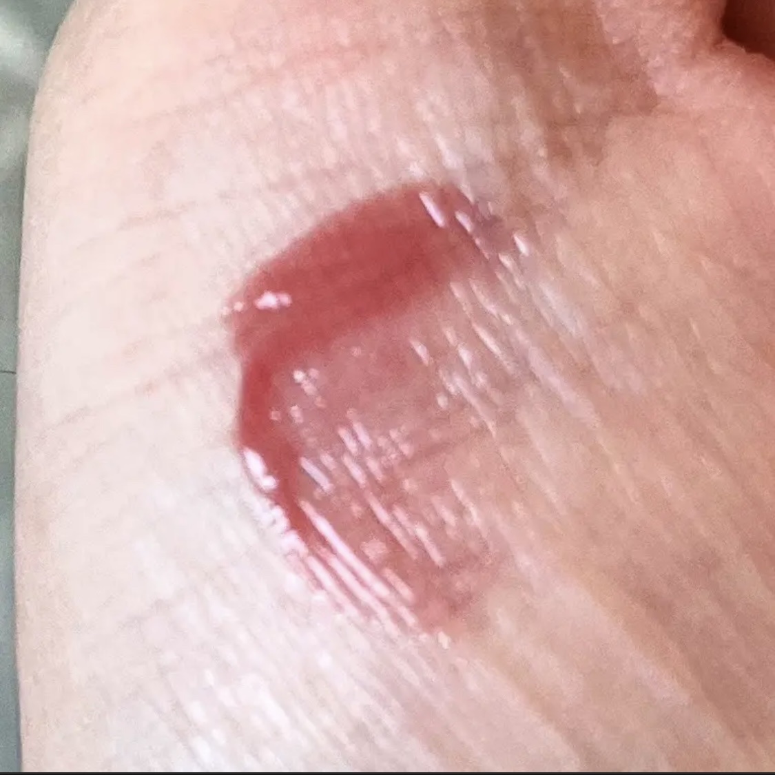 フィー リップアンドチーク グローイジェリーポット JS01 ロージーグレイズ/fwee/リップグロスを使ったクチコミ（3枚目）