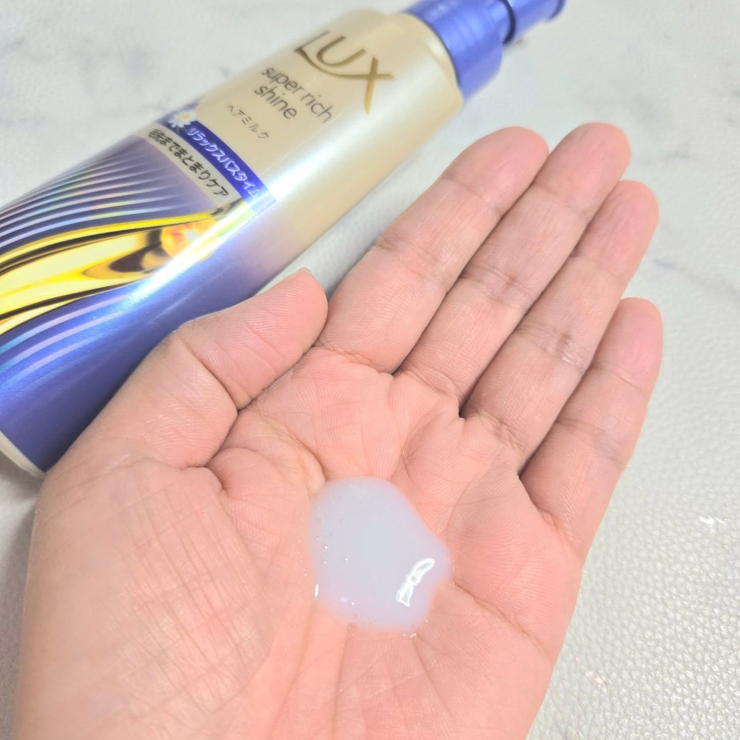 ラックス　スーパーリッチシャイン リラックスナイトケア　まとまりヘアミルク/LUX/ヘアミルクを使ったクチコミ（3枚目）