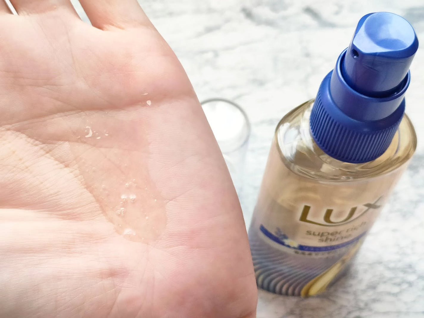 ラックス スーパーリッチシャイン リラックスナイトケア まとまりヘアオイル/LUX/ヘアオイルを使ったクチコミ(2枚目)