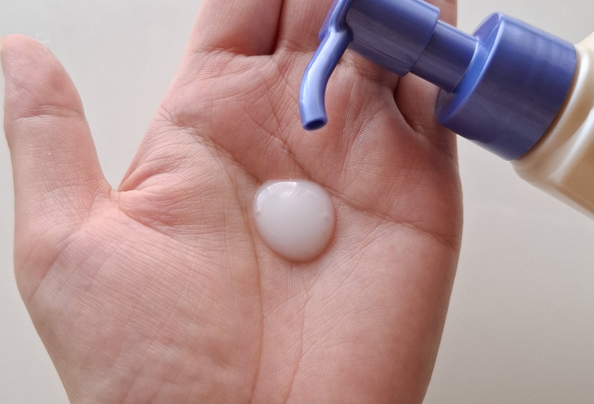 ラックス　スーパーリッチシャイン リラックスナイトケア　まとまりヘアミルク/LUX/ヘアミルクを使ったクチコミ（2枚目）