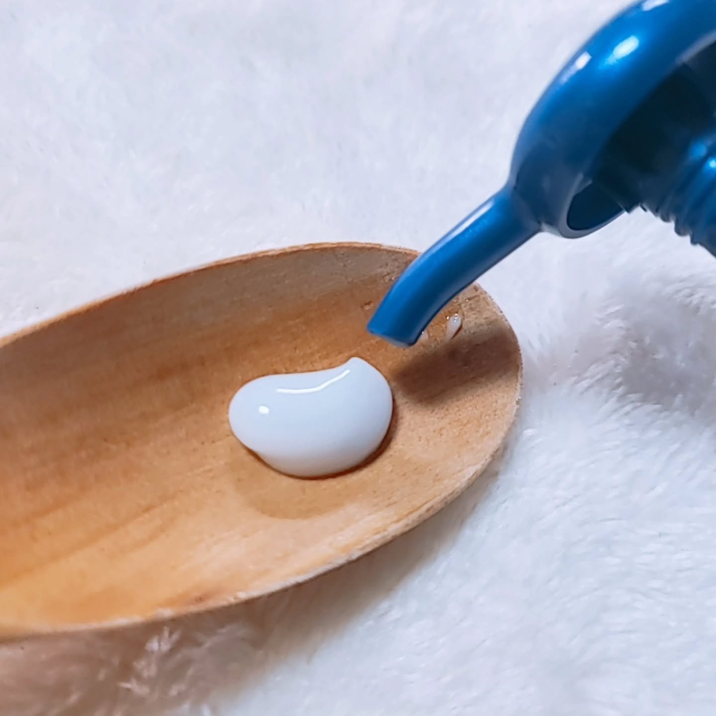 ニベア ルーセントビューティ ディープモイスチャー 浸透保湿美容液ボディミルク リッチローズの香り/ニベア/ボディミルクを使ったクチコミ（3枚目）