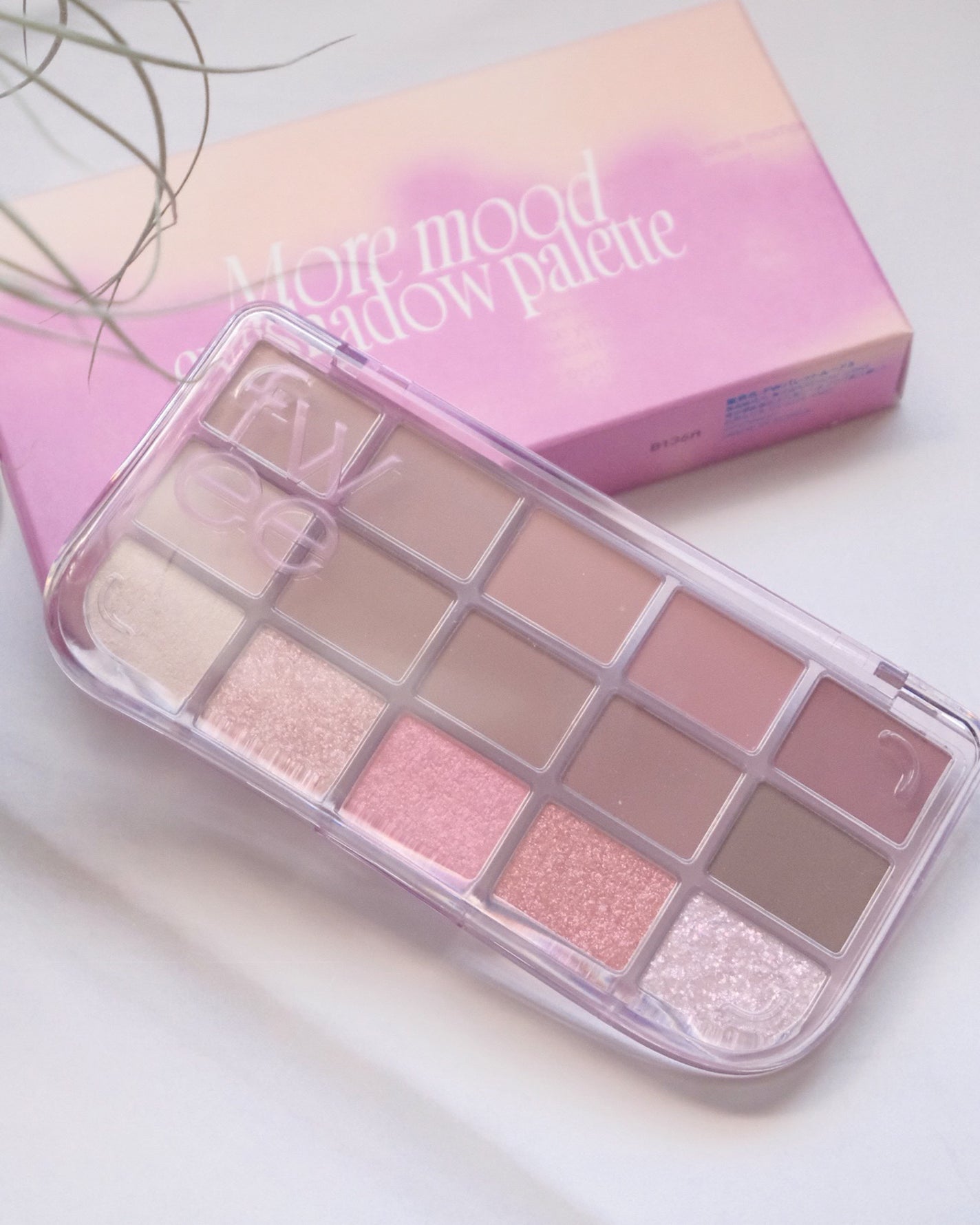 フィー モアムードアイパレット/fwee/アイシャドウパレットを使ったクチコミ(2枚目)