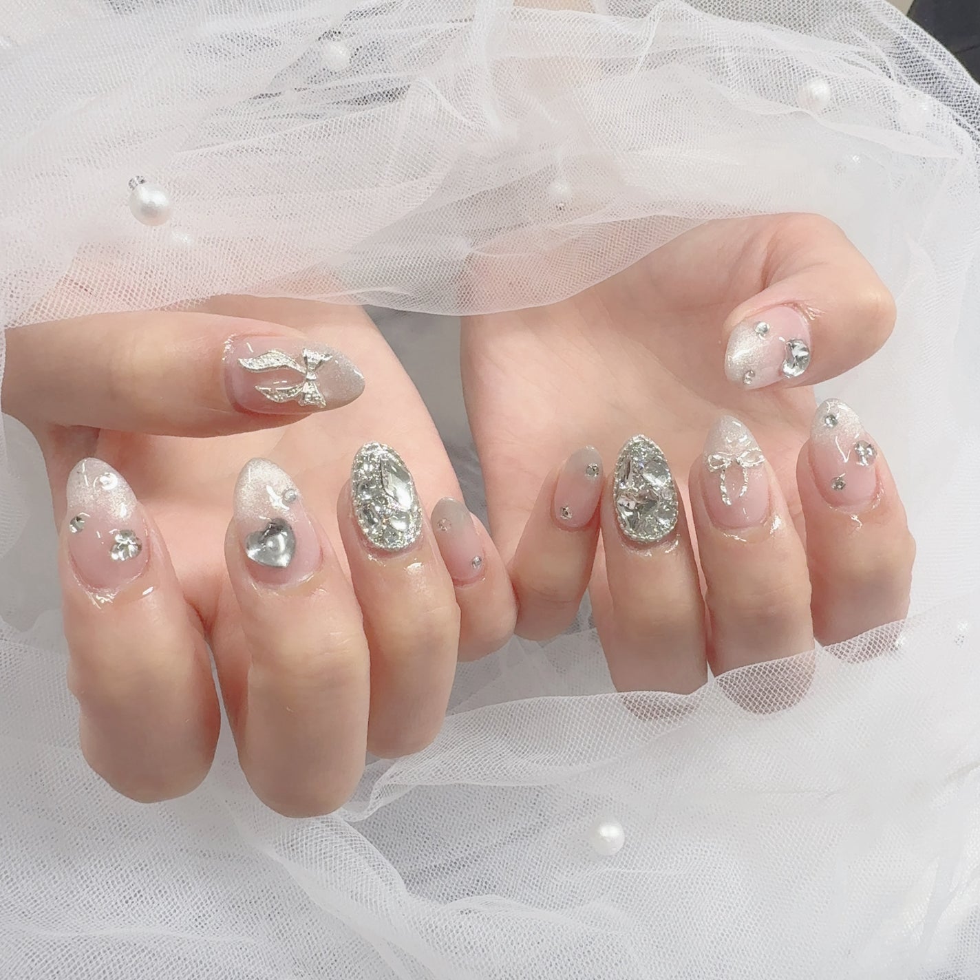 すずな on LIPS 「ネイルを新しくしましたっ♪マグネットネイルのグラデーションと、..」(1枚目)