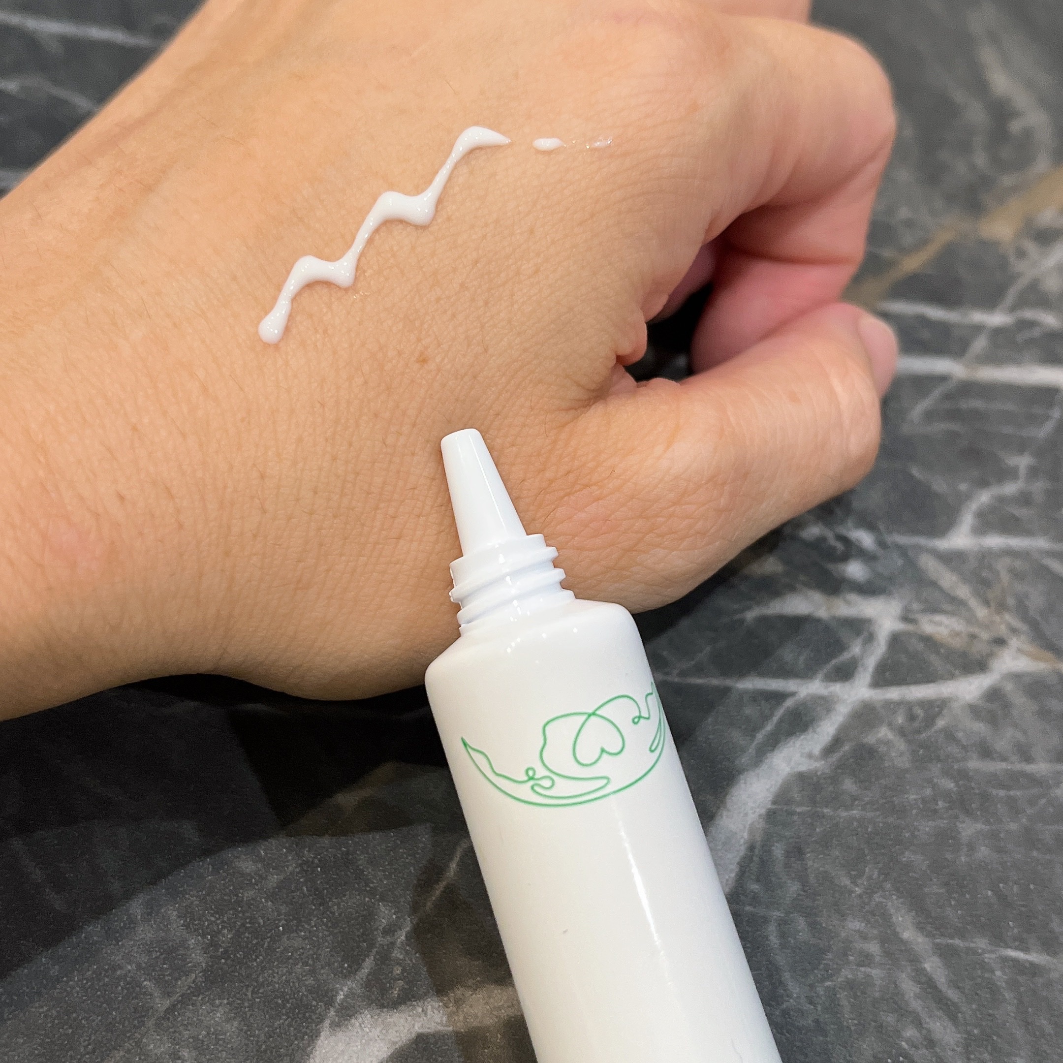 ＡＺ２０フェイスクリーム/SUKUUS/フェイスクリームを使ったクチコミ（2枚目）