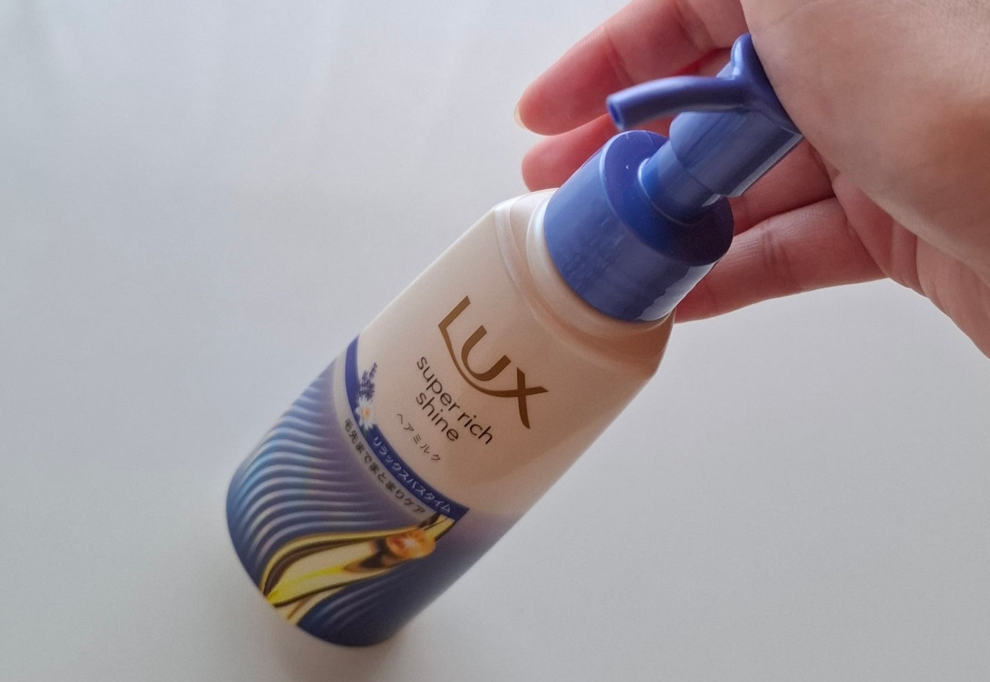 ラックス スーパーリッチシャイン リラックスナイトケア まとまりヘアミルク/LUX/ヘアミルクを使ったクチコミ(4枚目)