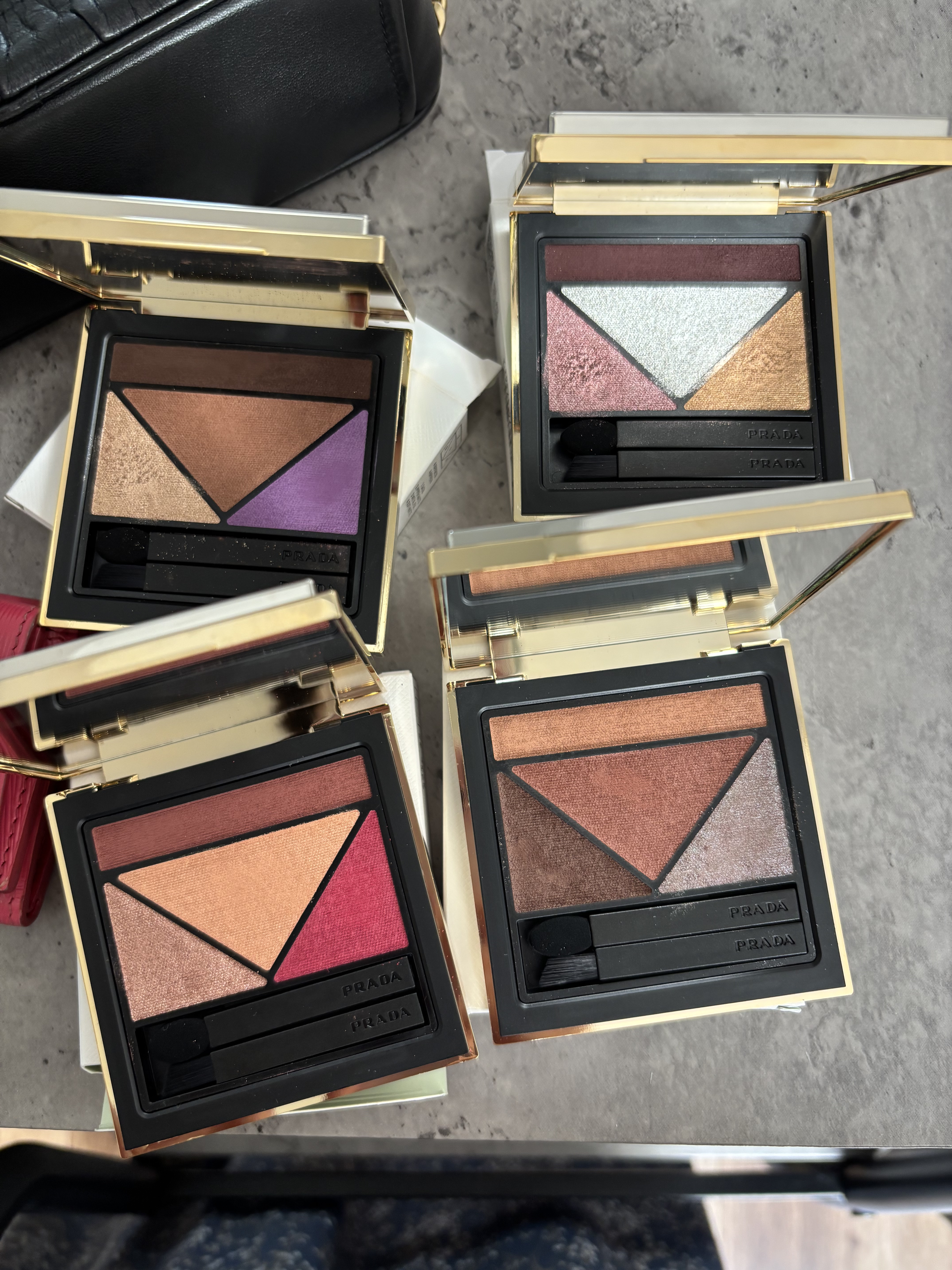 ダイメンションズ マルチエフェクト アイシャドウ/PRADA BEAUTY/アイシャドウパレットを使ったクチコミ（2枚目）