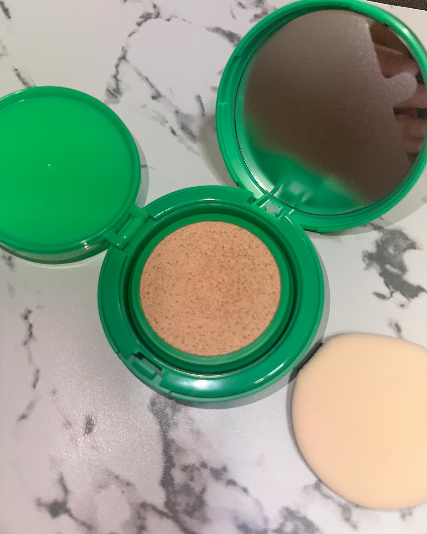 イージーデュー メラB トーニングアンプルクッション/Easydew/クッションファンデーションを使ったクチコミ（2枚目）