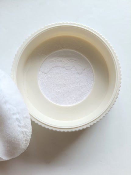 innisfree ポアブラー パウダーのクチコミ「イニスフリー ポアブラーパウダー2個目使い切り!
めちゃさらっさらでテカリ抑制効果が使った中で.....」(3枚目)
