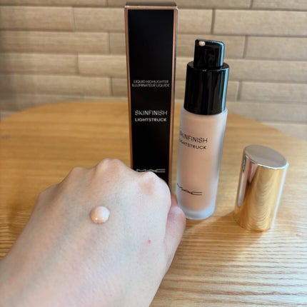 スキンフィニッシュ ライトストラック リキッド ハイライター/M・A・C/リキッドハイライトを使ったクチコミ(5枚目)