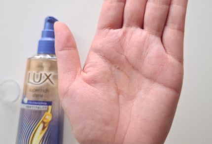 LUX ラックス スーパーリッチシャイン リラックスナイトケア まとまりヘアオイルのクチコミ「ナイトケア特化という【新・LUX】を使ってみたよ。こちらは、夜用ヘアオイル
・ラックス スー.....」(2枚目)