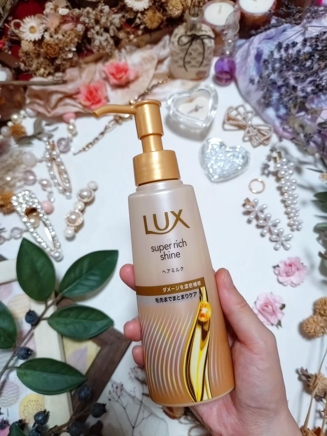 なめらかなクリームが

高密着してベタつかずに浸透補修！


ダメージでからまる髪が

シルクのような指通りのツヤ髪に✋✨

*…*…*…*…*…*…*…*…*…*…*…*…*…*…*…*…..
ラックス　@lux_jp_official
