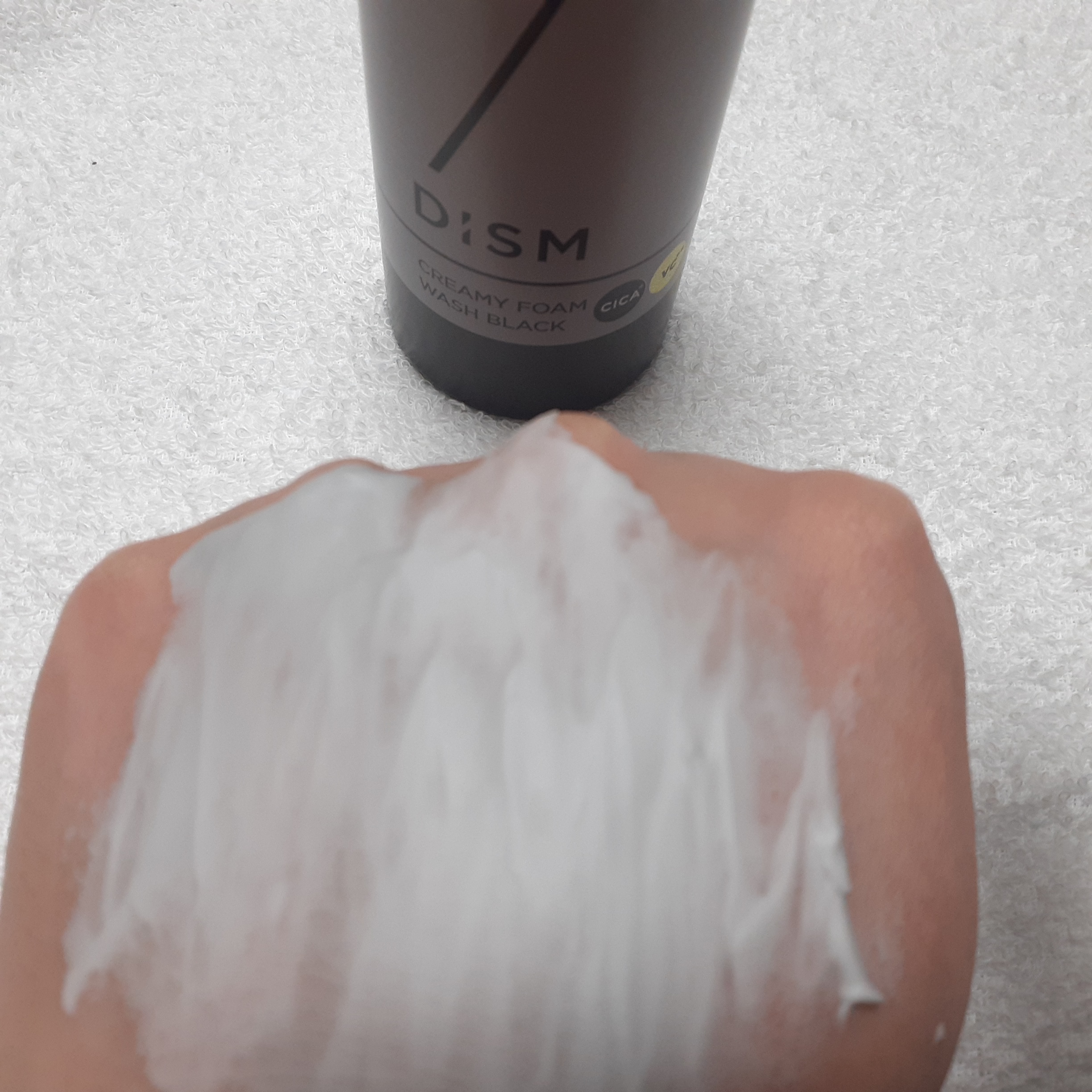 ディズム クリーミーフォームウォッシュ ブラック/DISM/泡洗顔を使ったクチコミ（3枚目）