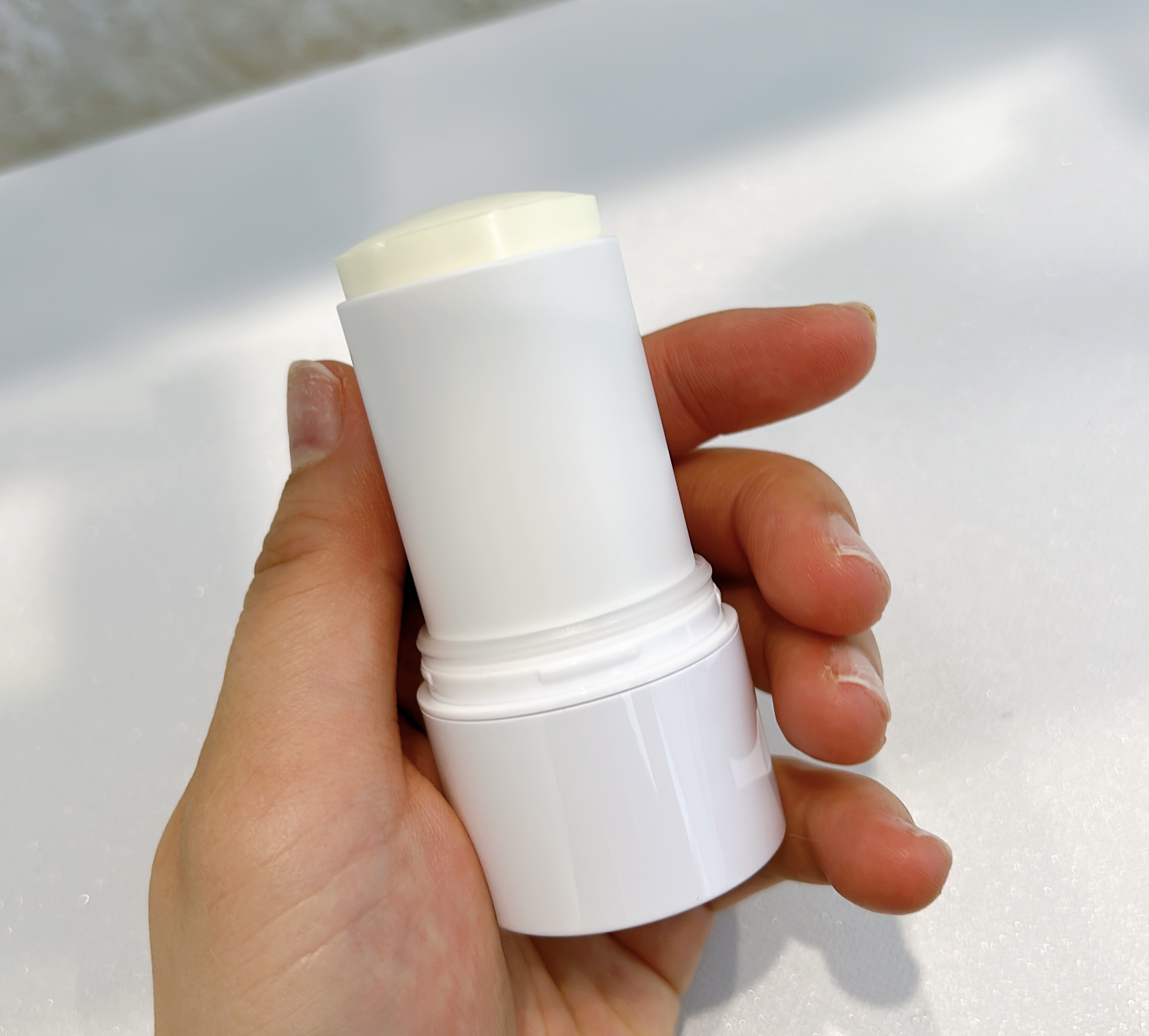 ロエキュアアロエシールドクーリングサンスティック/loe CURE/日焼け止めスティックを使ったクチコミ（3枚目）