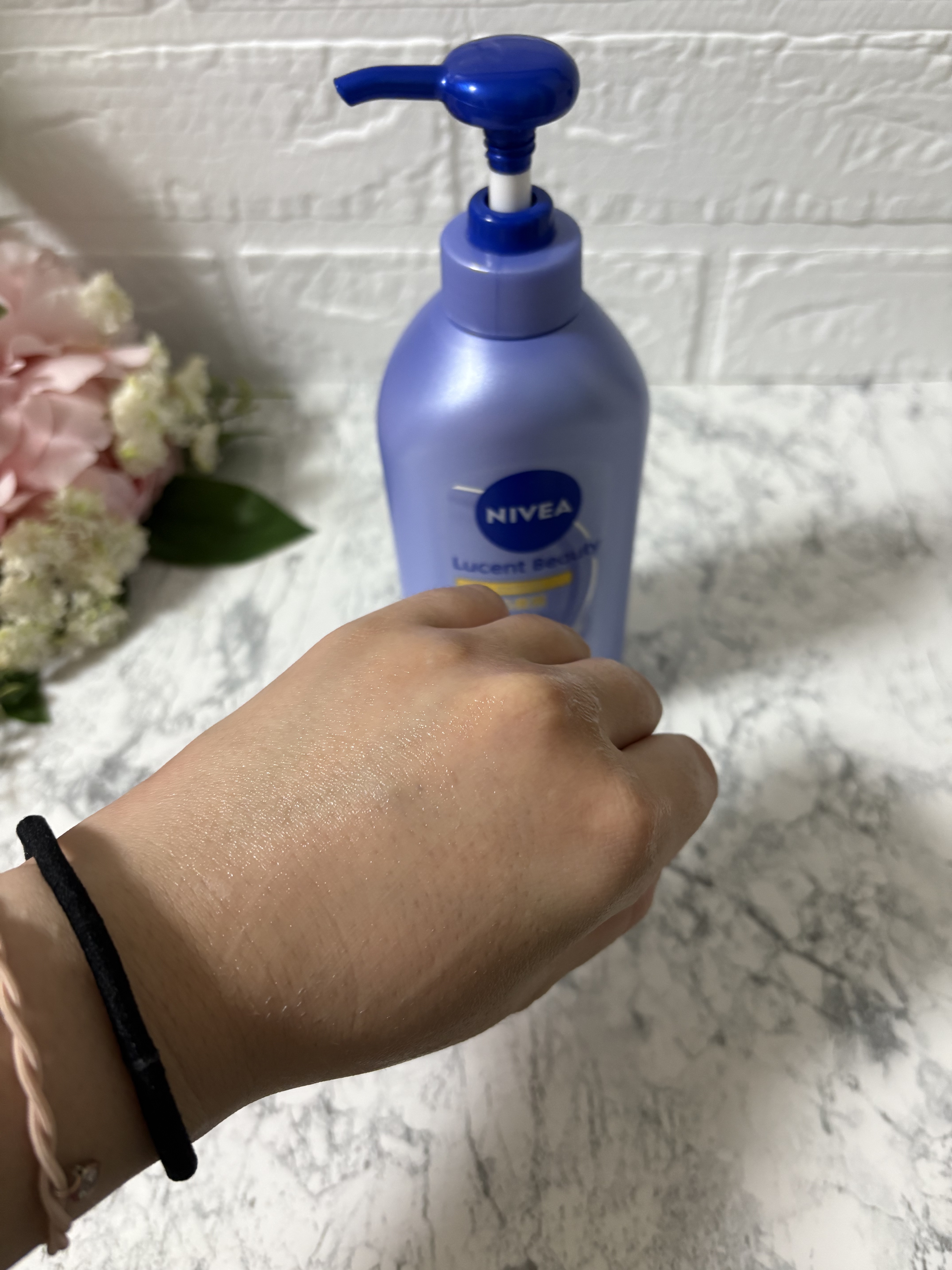 ニベア ルーセントビューティ バイタルエンリッチ ふっくら豊潤美容液ボディミルク カモミール&ローズの香り/ニベア/ボディミルクを使ったクチコミ（3枚目）