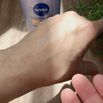 ニベア ルーセントビューティ バイタルエンリッチ ふっくら豊潤美容液ボディミルク カモミール&ローズの香り/ニベア/ボディミルクを使ったクチコミ(6枚目)