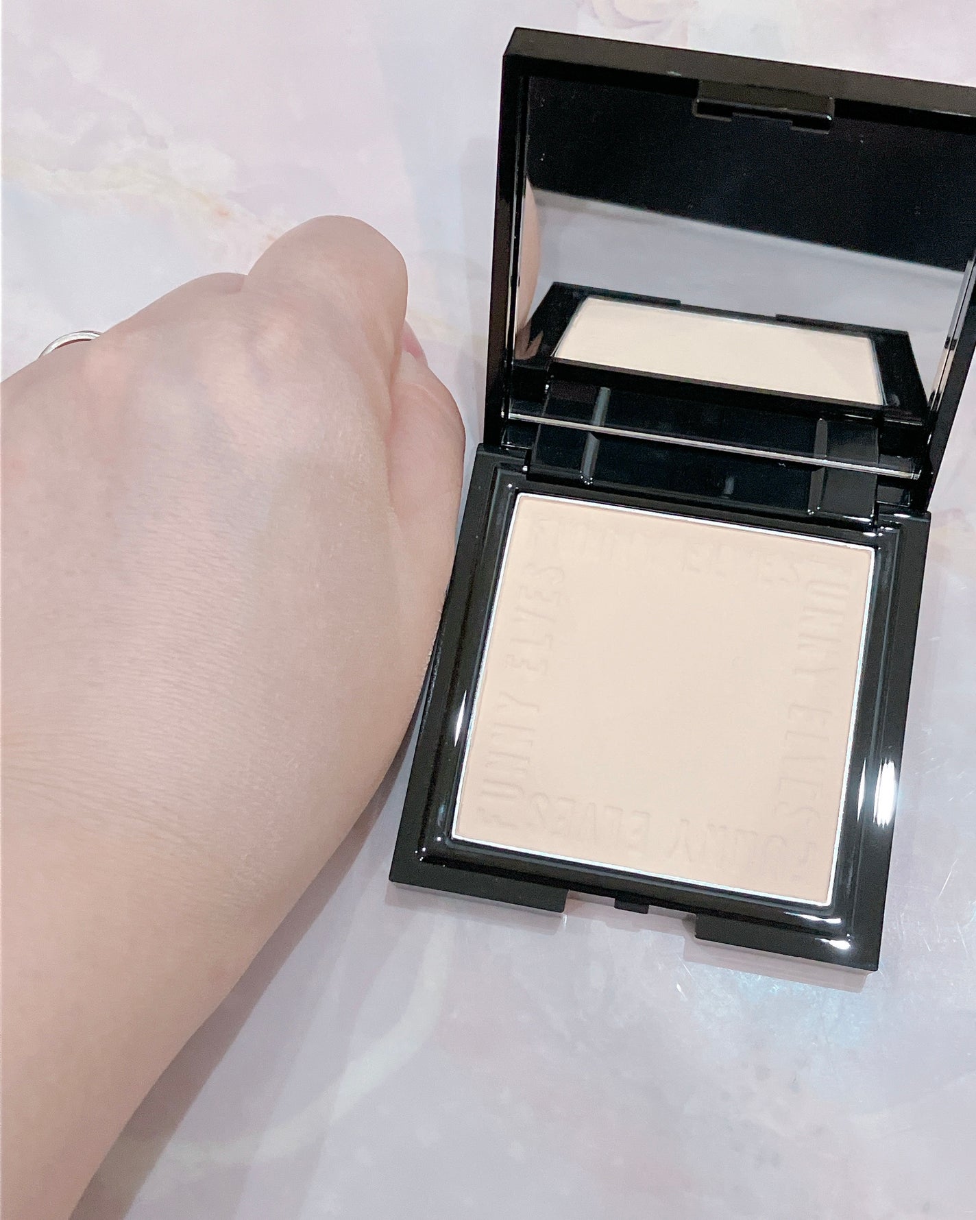 UVソフトマットプレストパウダー/FUNNY ELVES方里/プレストパウダーを使ったクチコミ(3枚目)